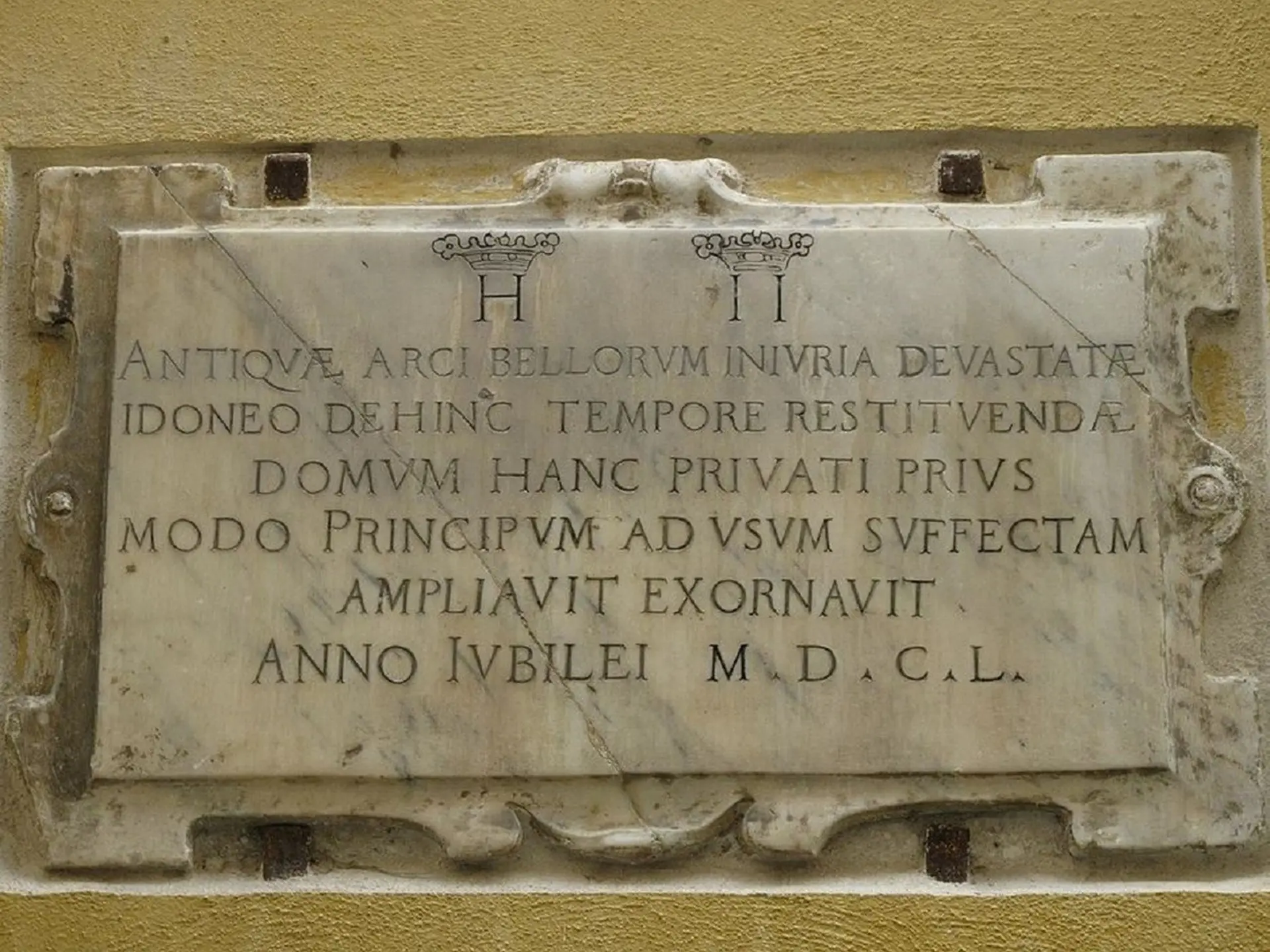 Plaque sur le palais des princes de Monaco