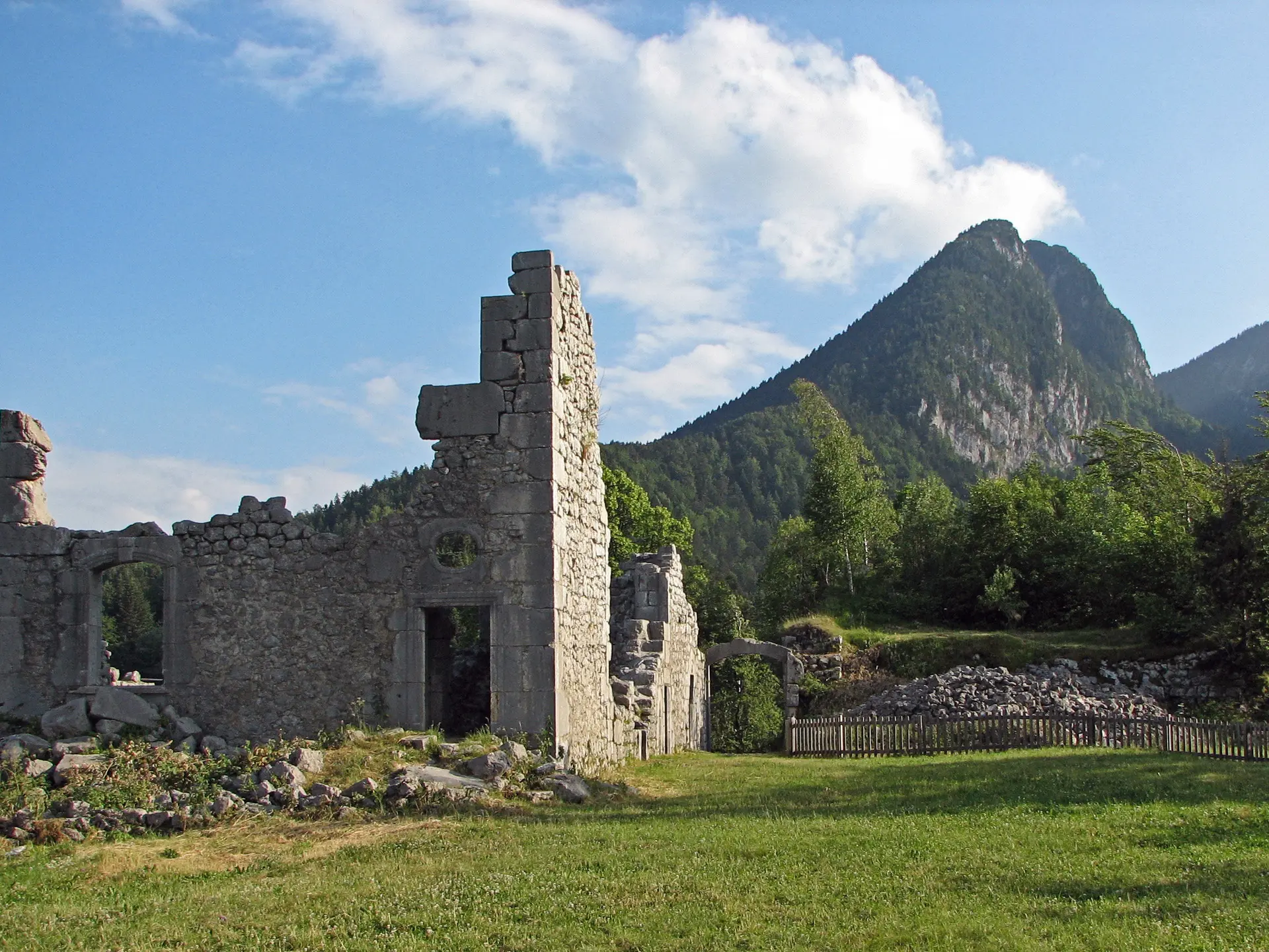 Ruines du château de Montbel