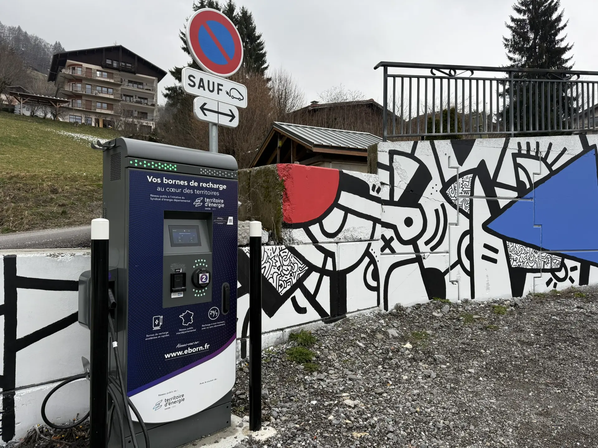 Borne de recharge parking Trou du diable