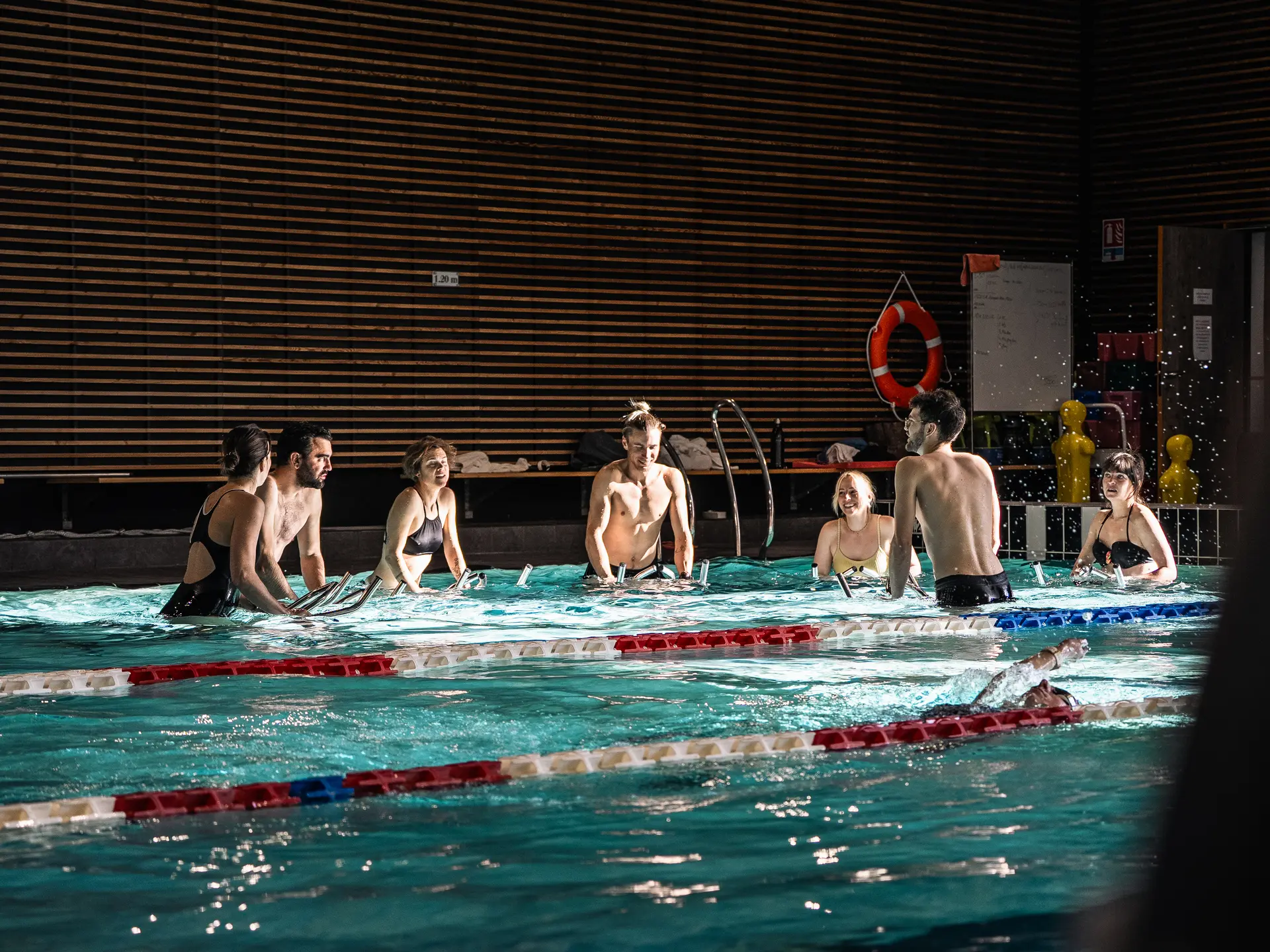 Cours d'aquabike au Centre Aquasportif de Val d'Isère