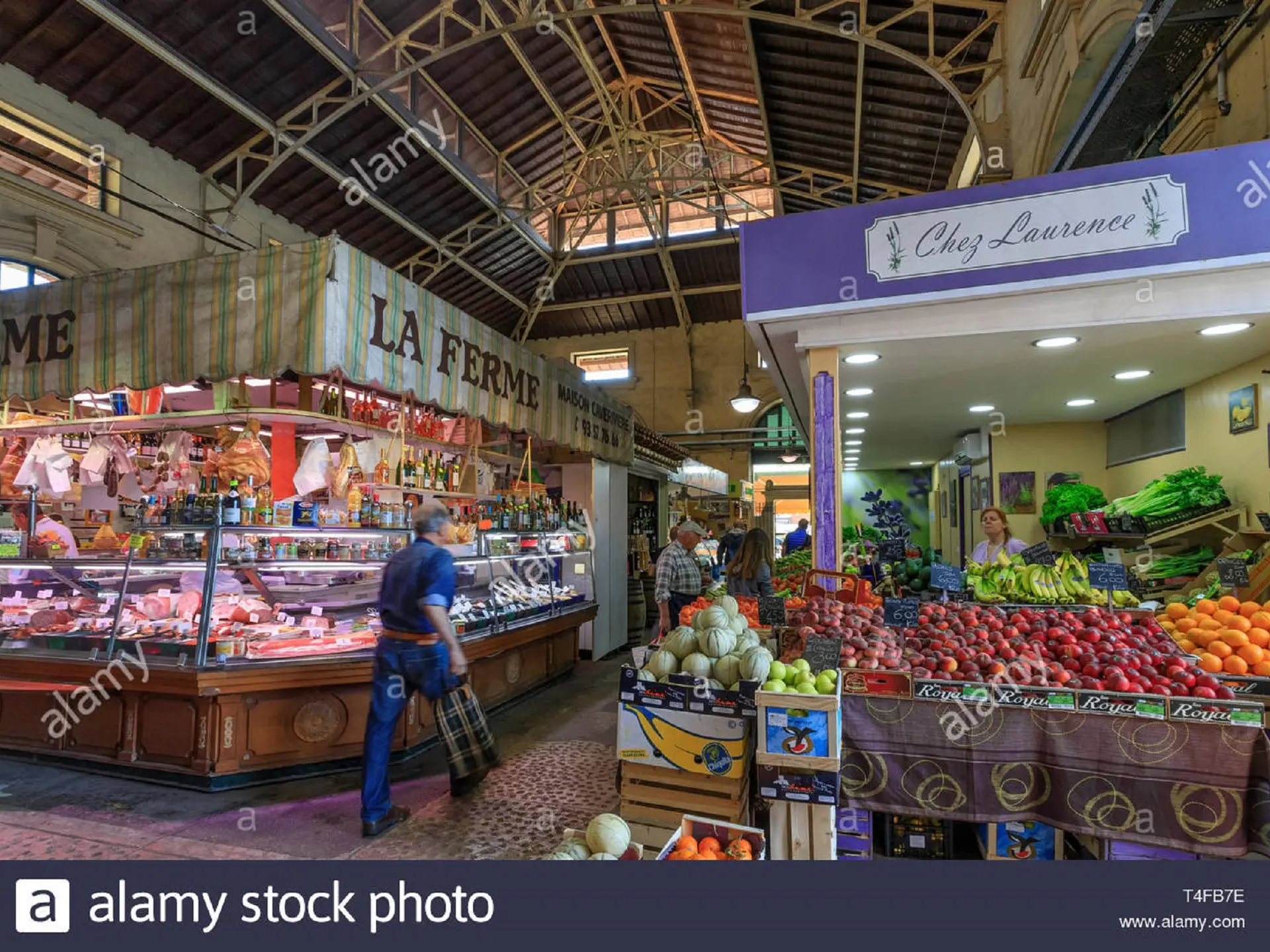 Etales dans le marché des halles de Menton