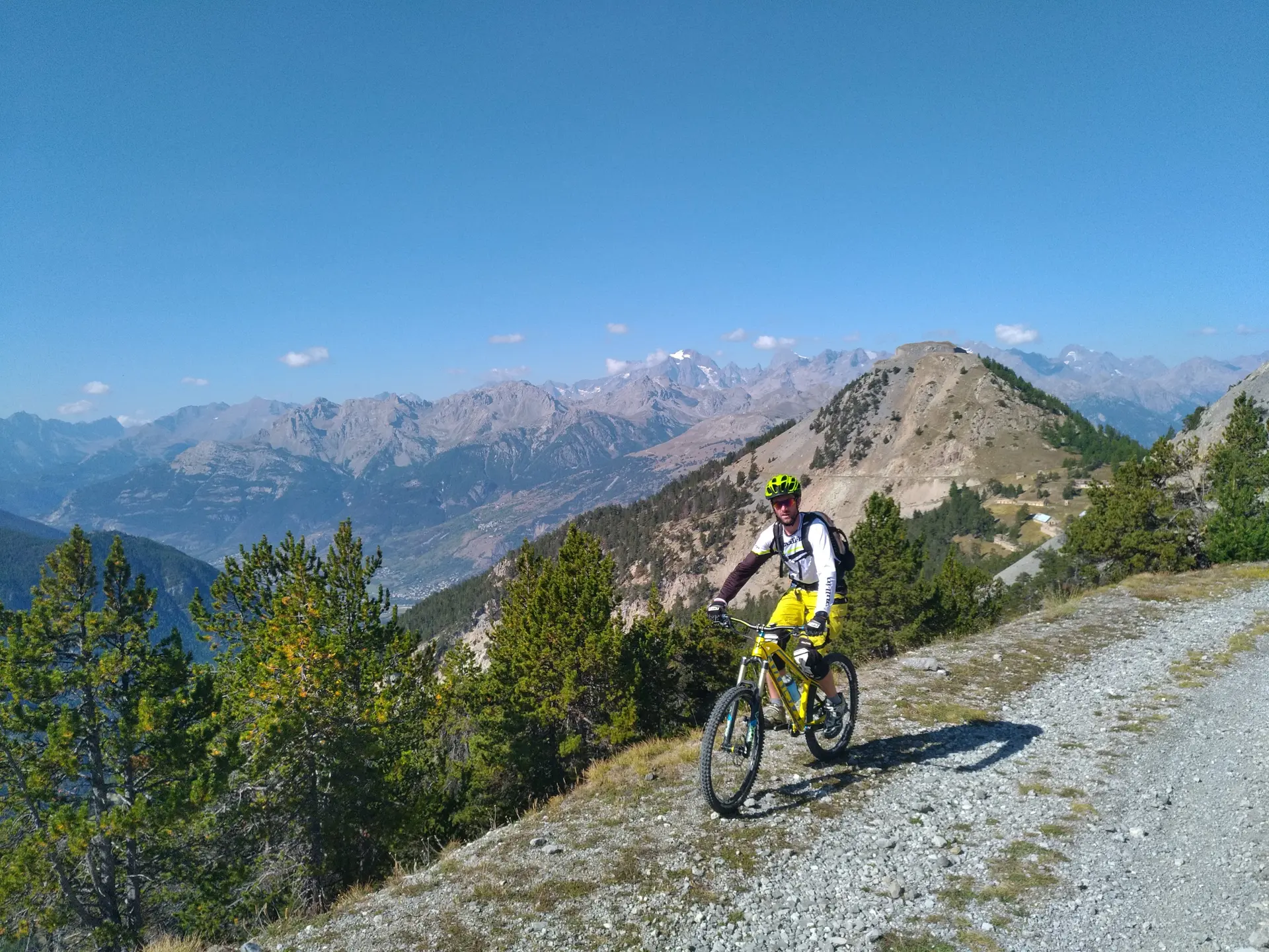 vetetiste avec le glacier blanc en fond