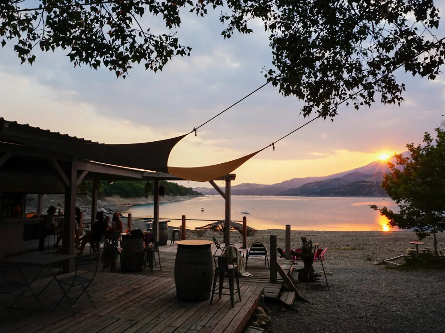 Bar de la plage / Ski et Bouées