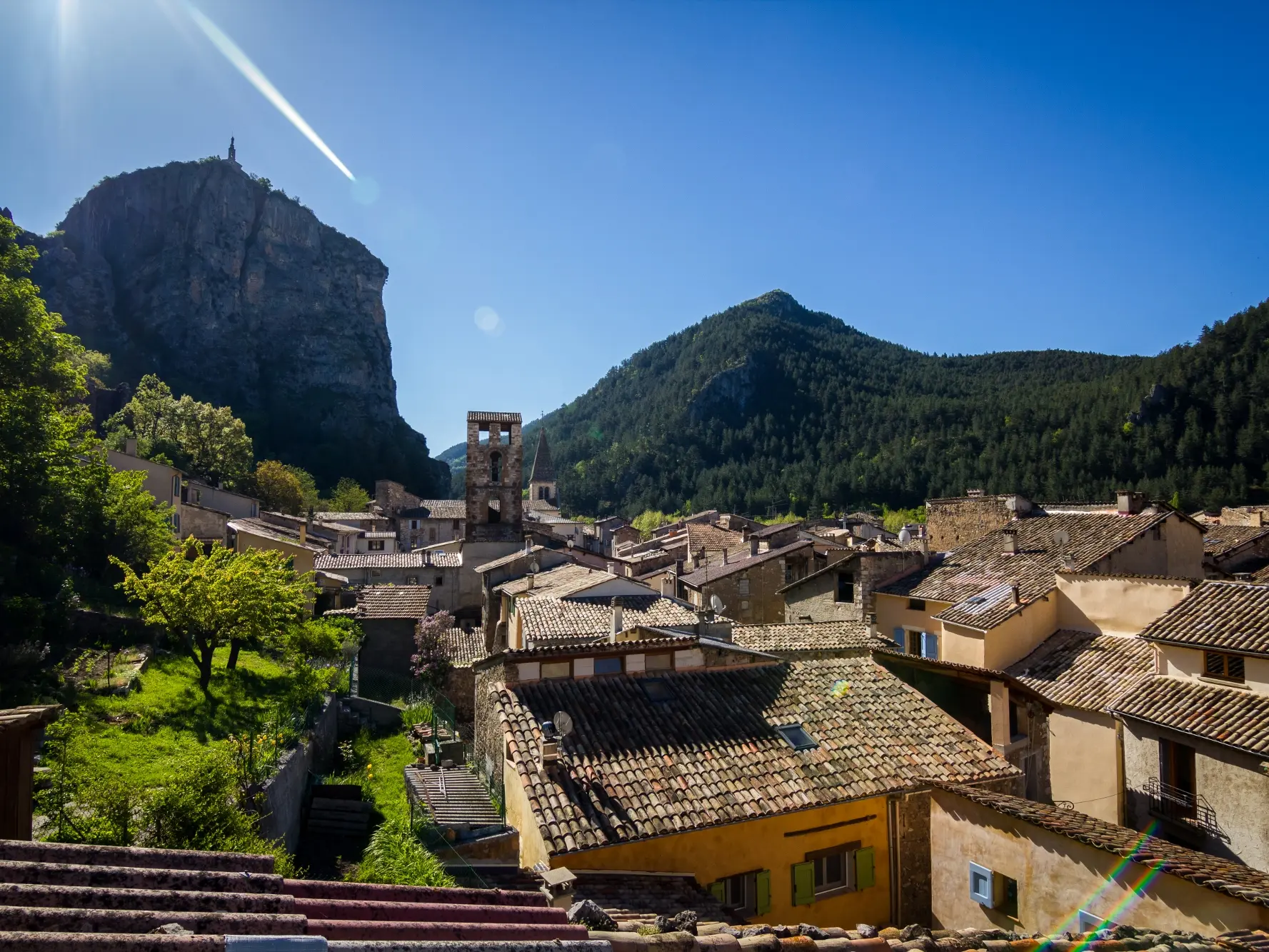 Village au pied du roc