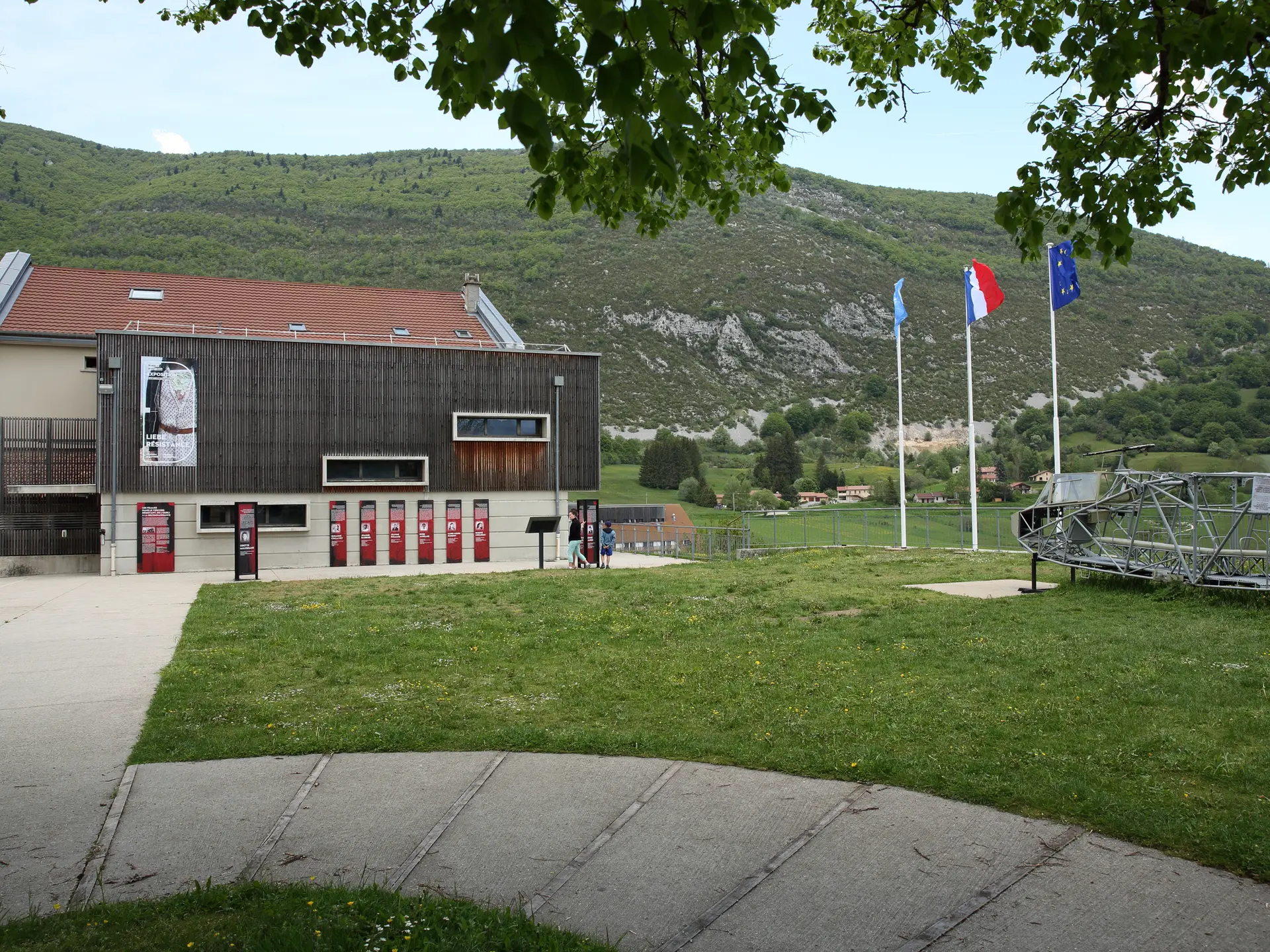 Le musée départemental de la Résistance est situé au centre du village de Vassieux en Vercors.