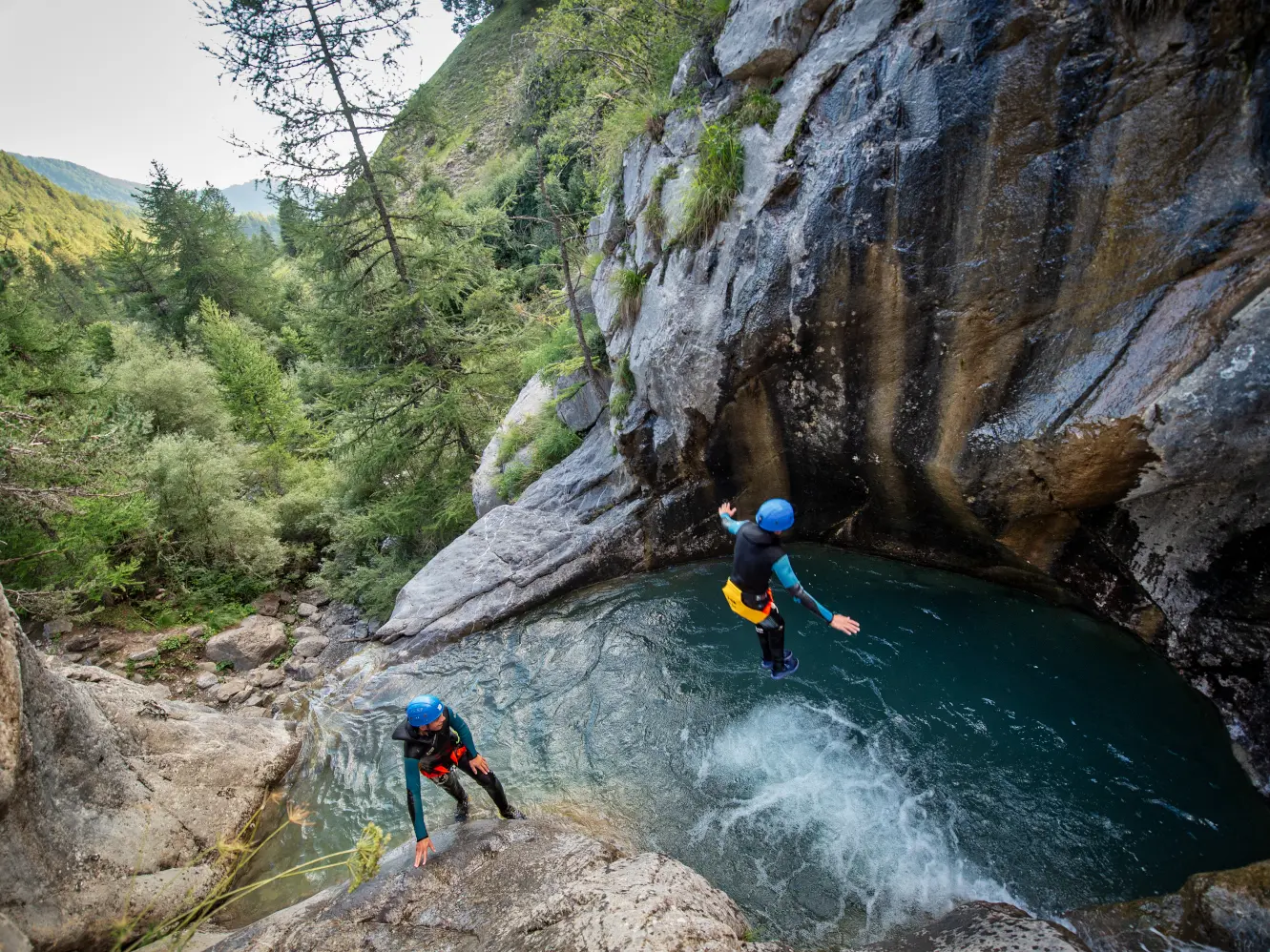 Canyoning à Ancelle avec le Bureau des guides du Champsaur Valgaudemar