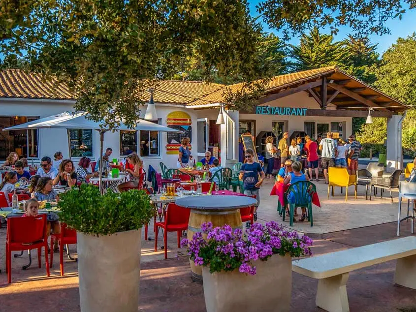 Photo de la terrasse du restaurant Le Poseidon en service