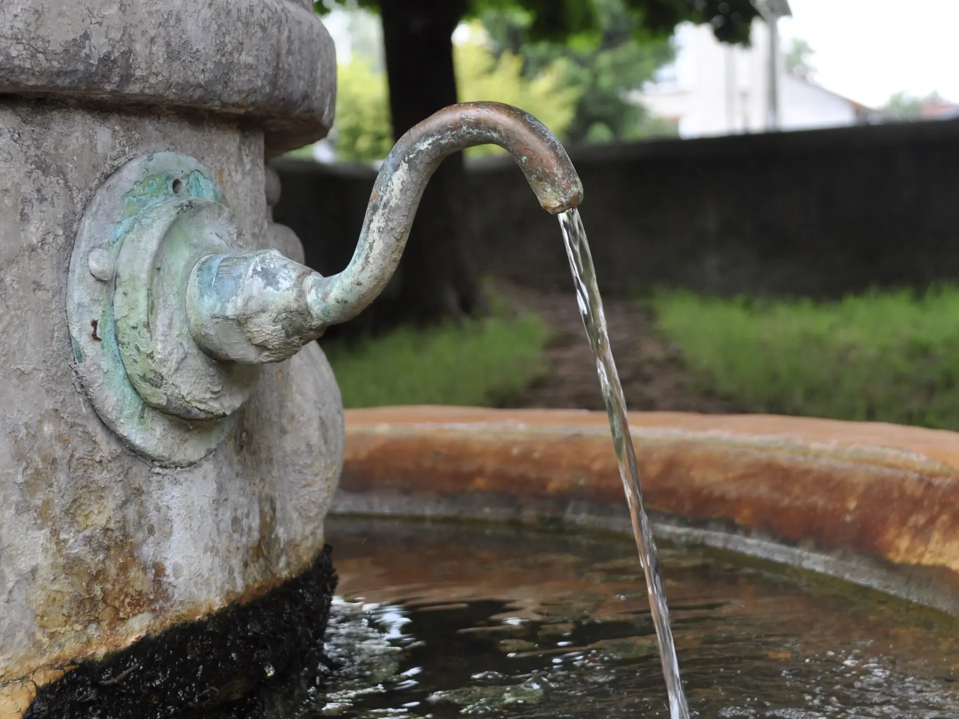 Fontaine source Mesdames XIXe siècle