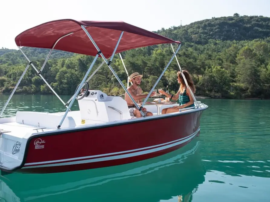 Bateau Sensas sur l'eau