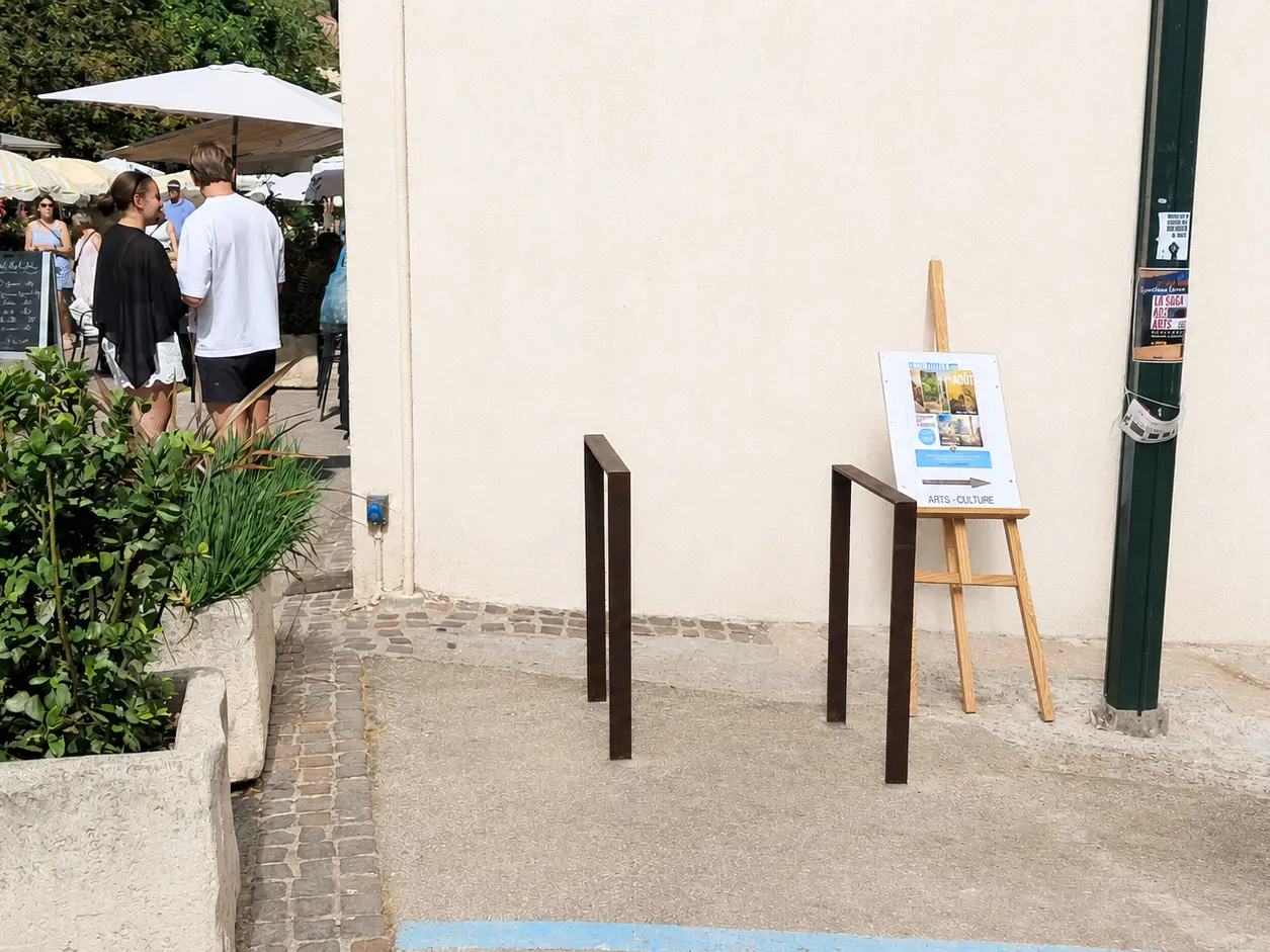 Parking à vélo – Place Vieille_La Garde-Freinet