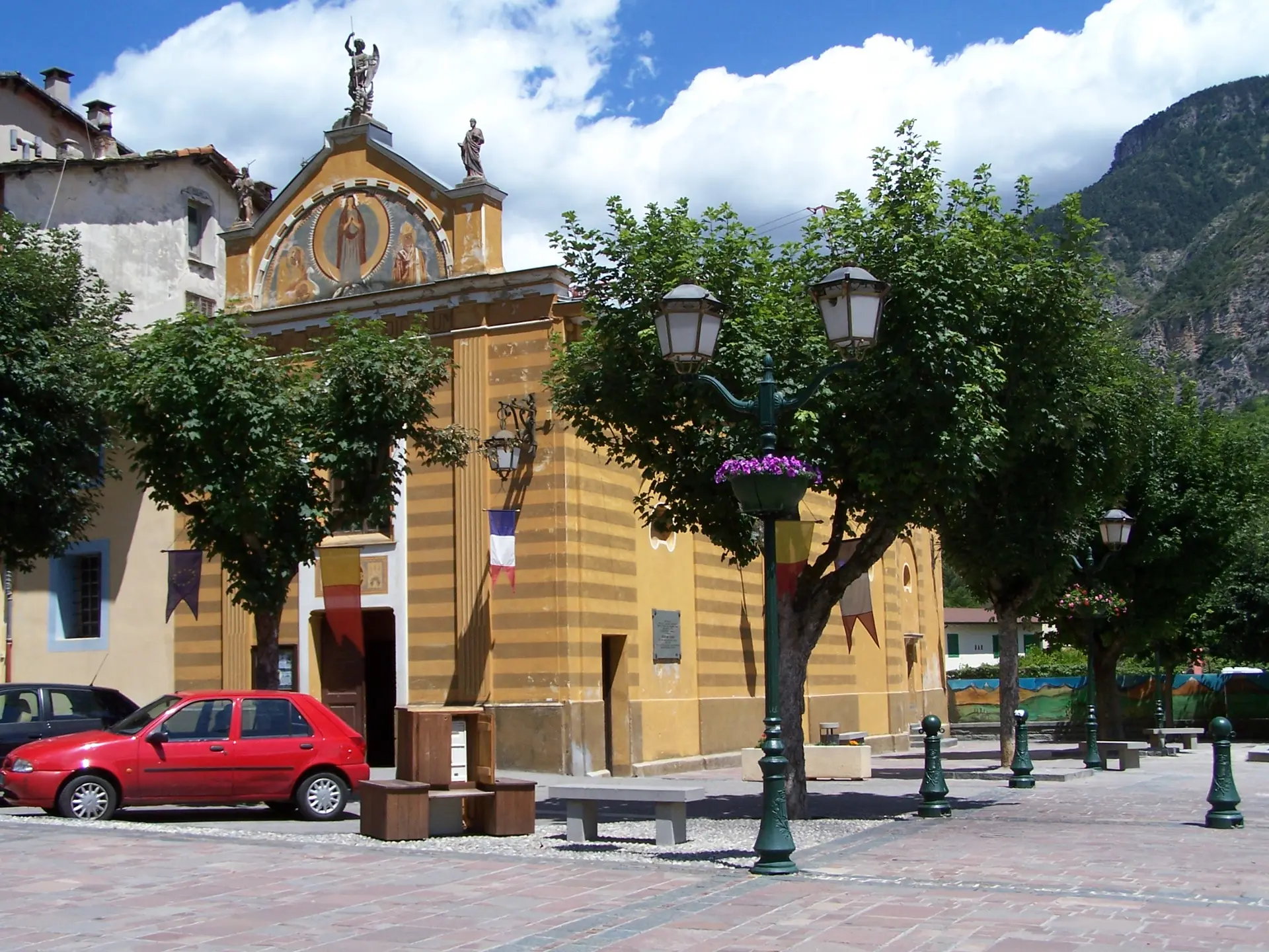Eglise Sains Michel Tende