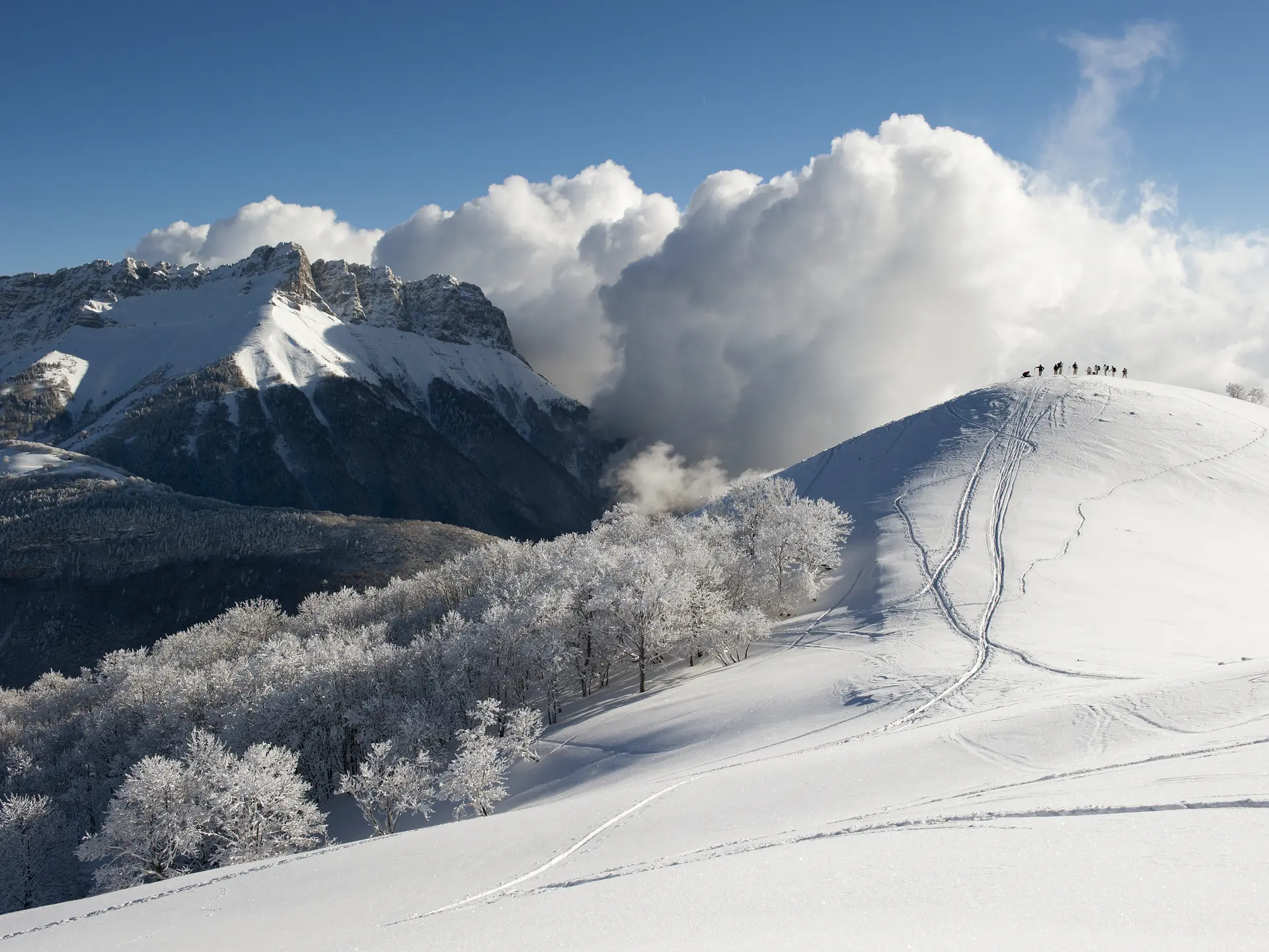 Le Mont Pelat et le sommet de l'Arclusaz.