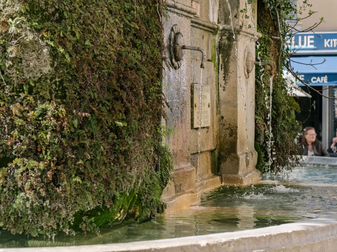 Brunnen der drei Delfine