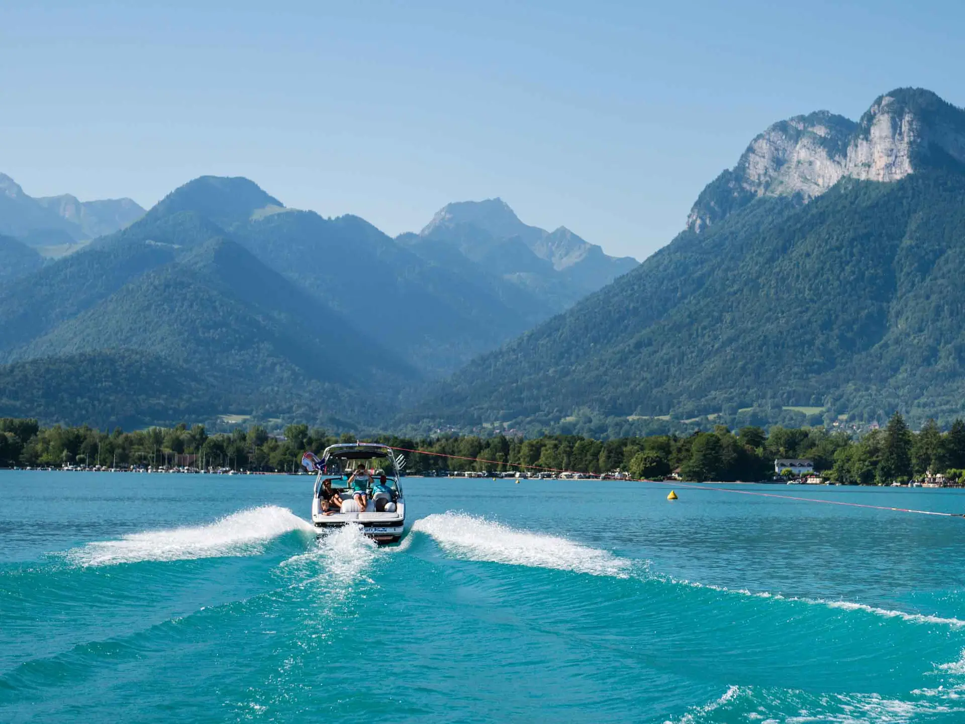 Ski nautique vue sur le bateau