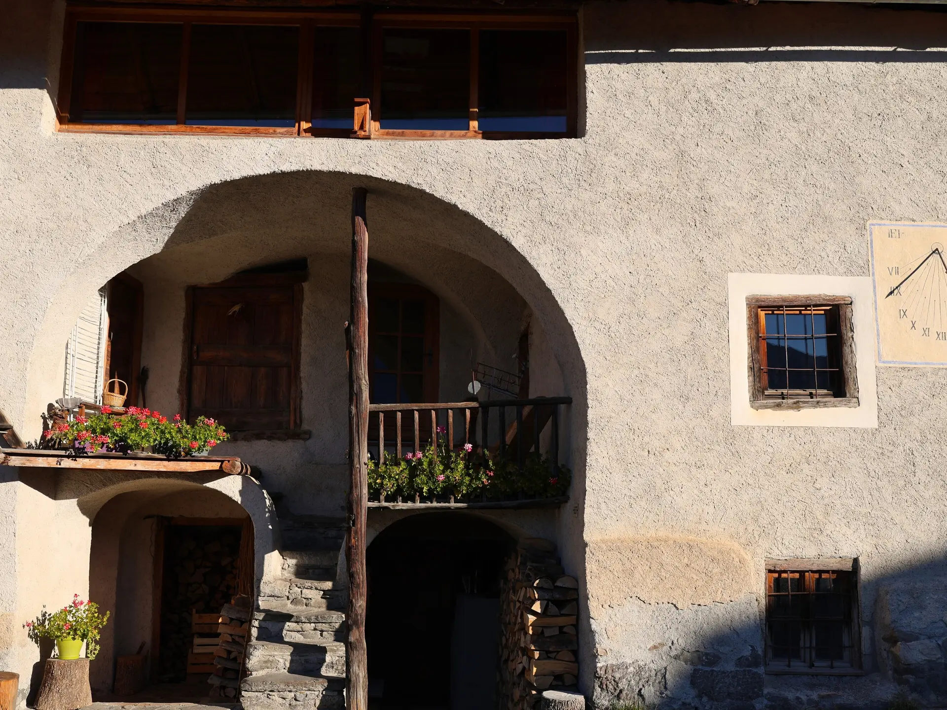 Cadran solaire dans le hameau de Puy Chalvin