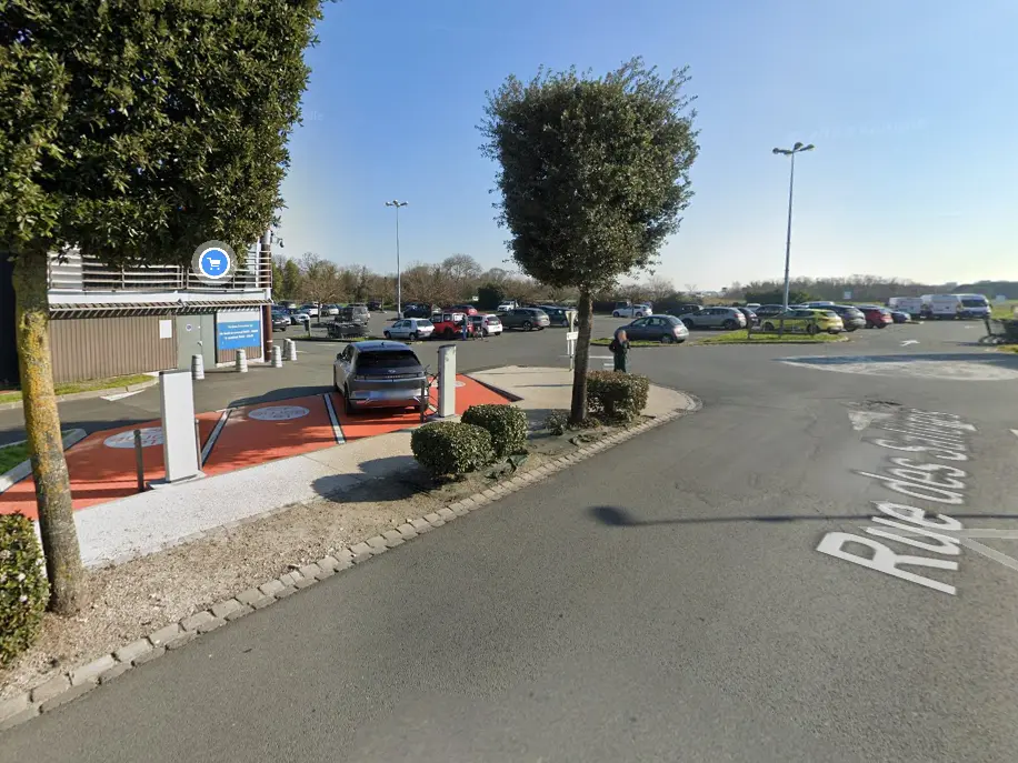 Parking Leclerc Saint-Martin, borne de recharge