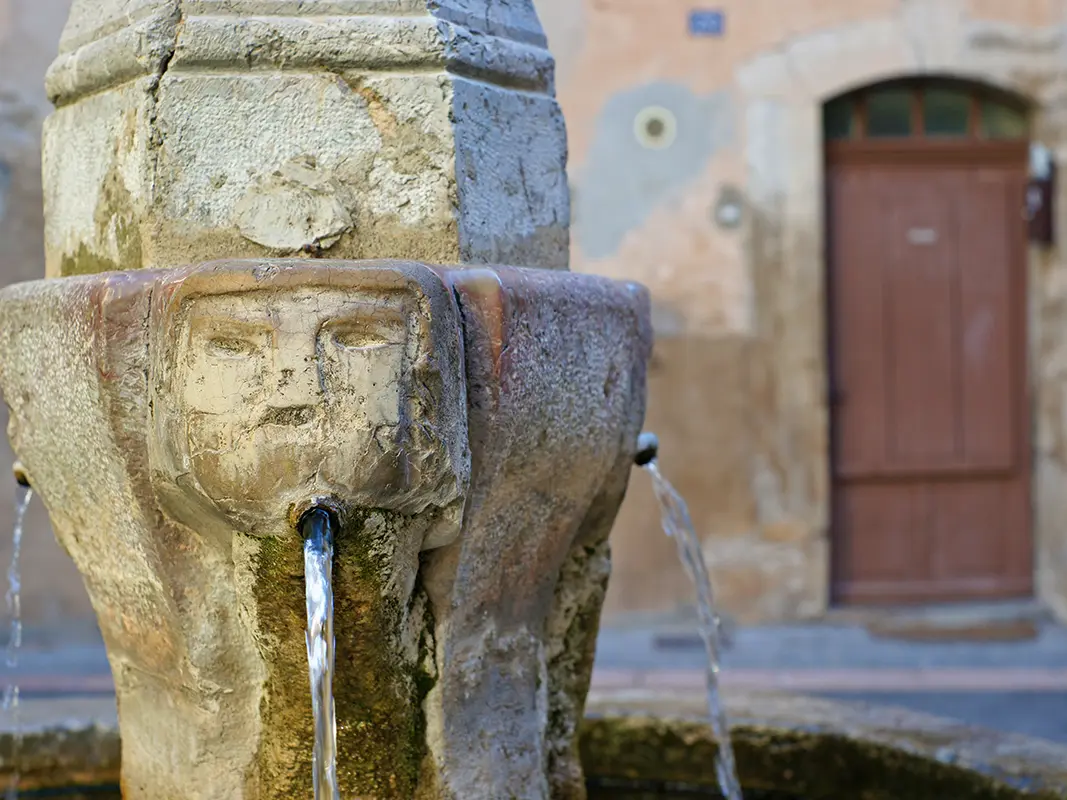 Fontaine des abreuvoirs - XVIè