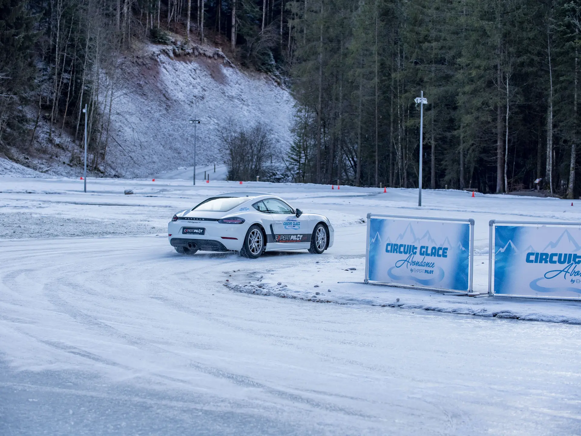 Stage de conduite sur glace à Abondance - Porsche Cayman