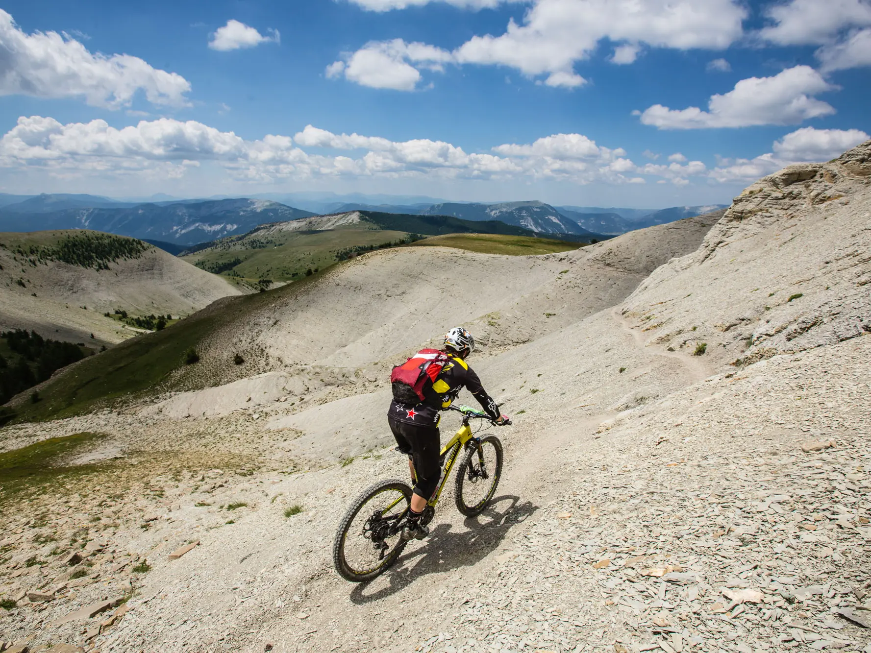 Descente spectaculaire vers La Colle-Saint-Michel