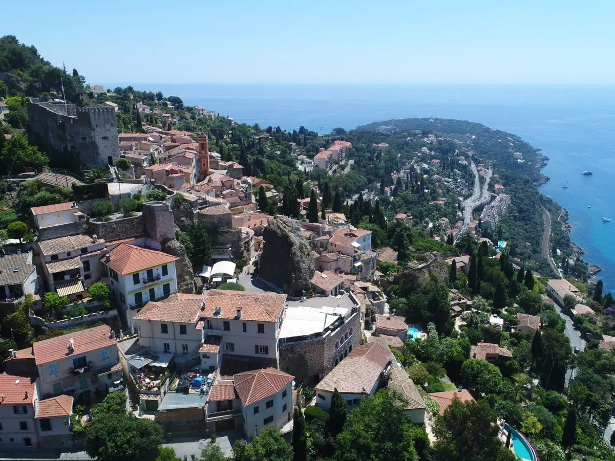 Vue cap et village