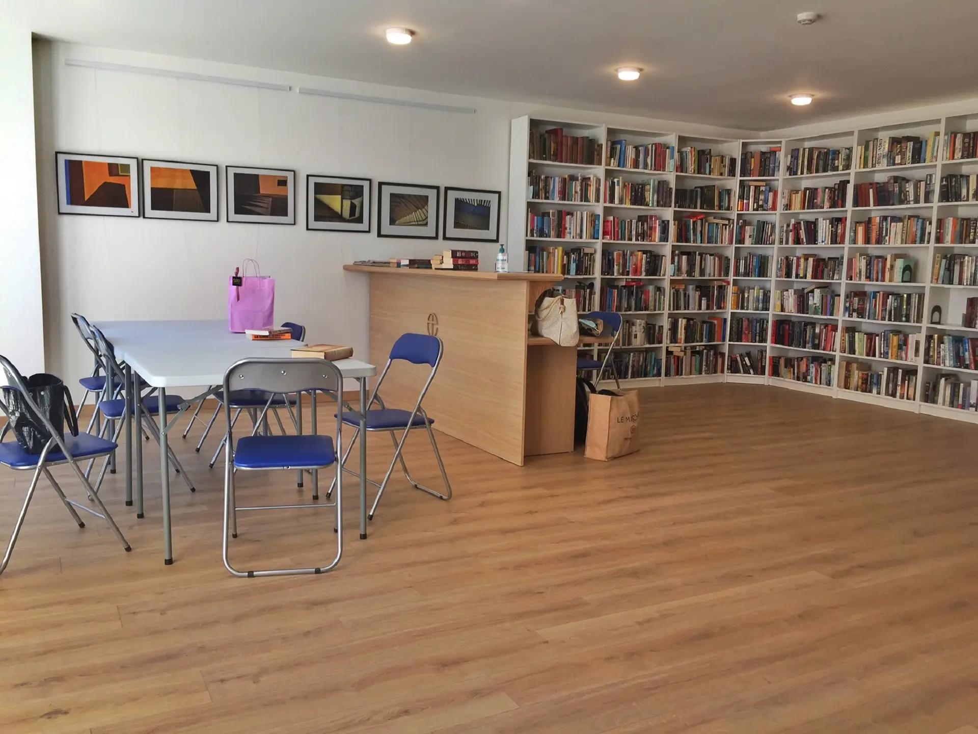 Intérieur de la librairie