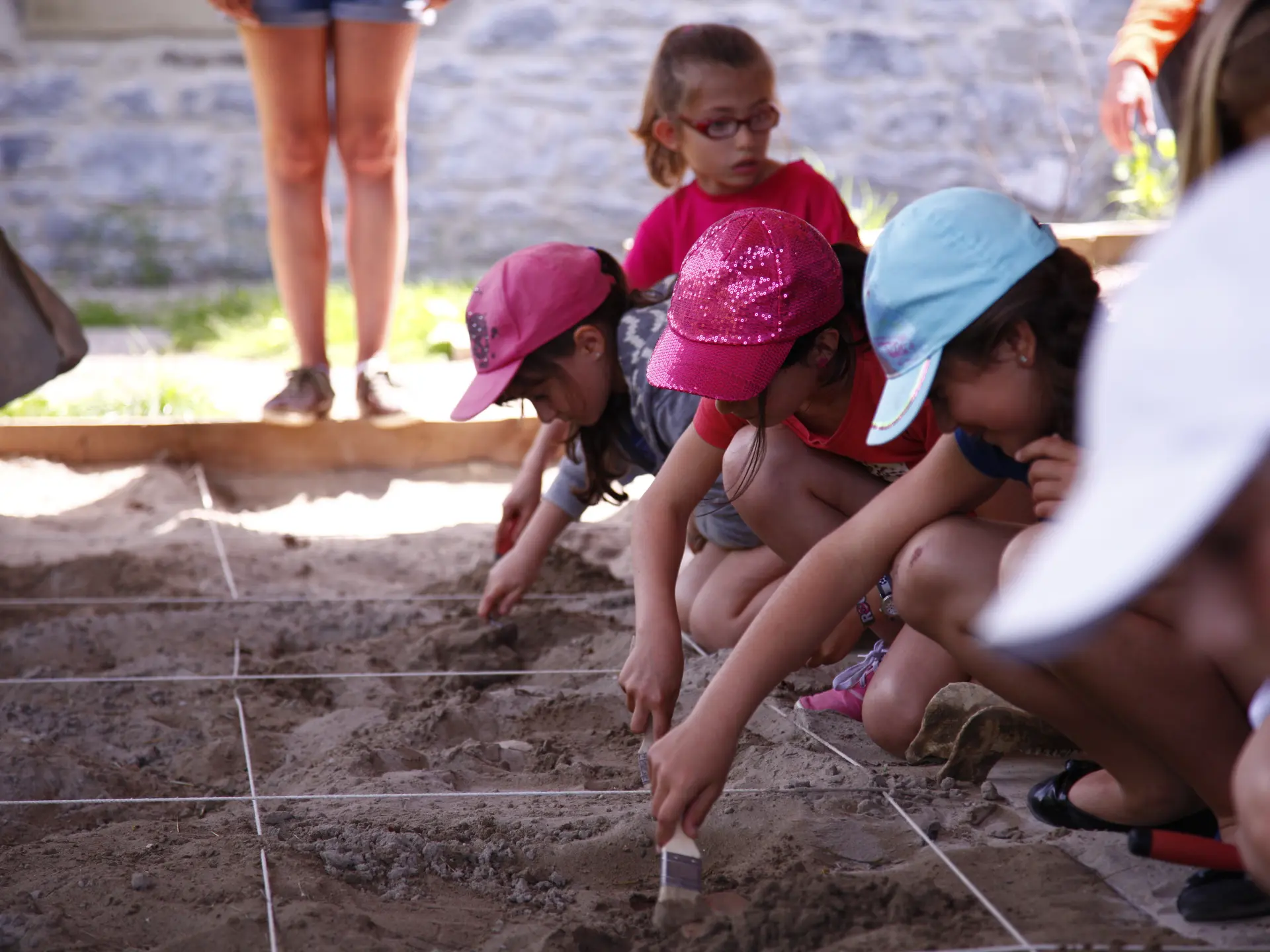 Atelier fouille archéologique au Musée de Préhistoire et Géologie de Sciez (74)