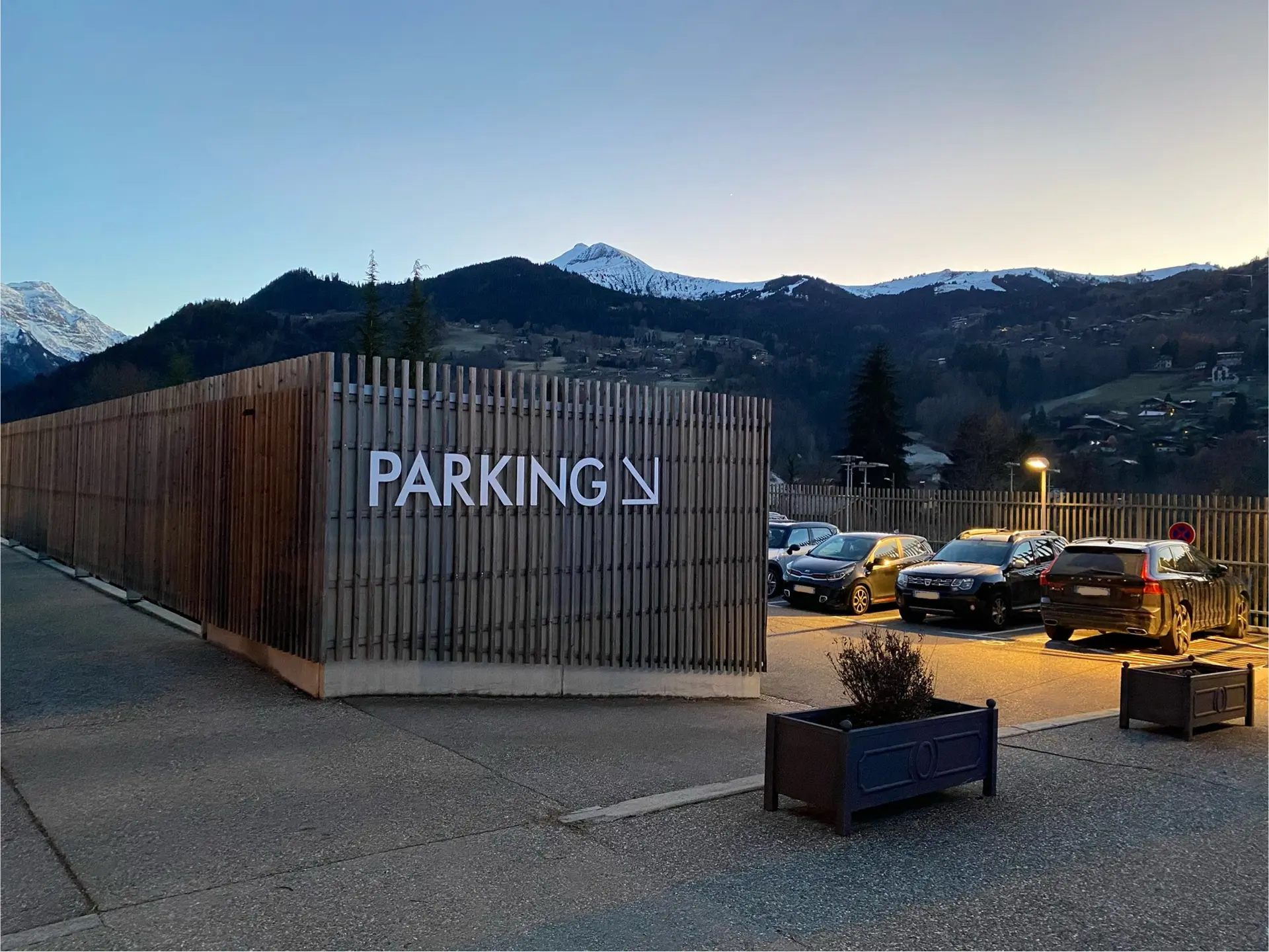 Entrée du parking de la Piscine