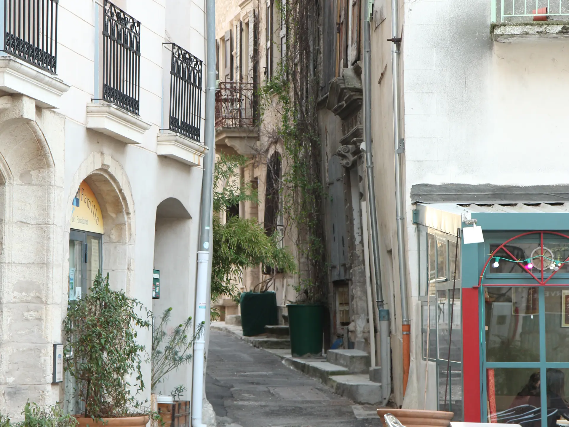 Hôtel de Tende (à gauche)