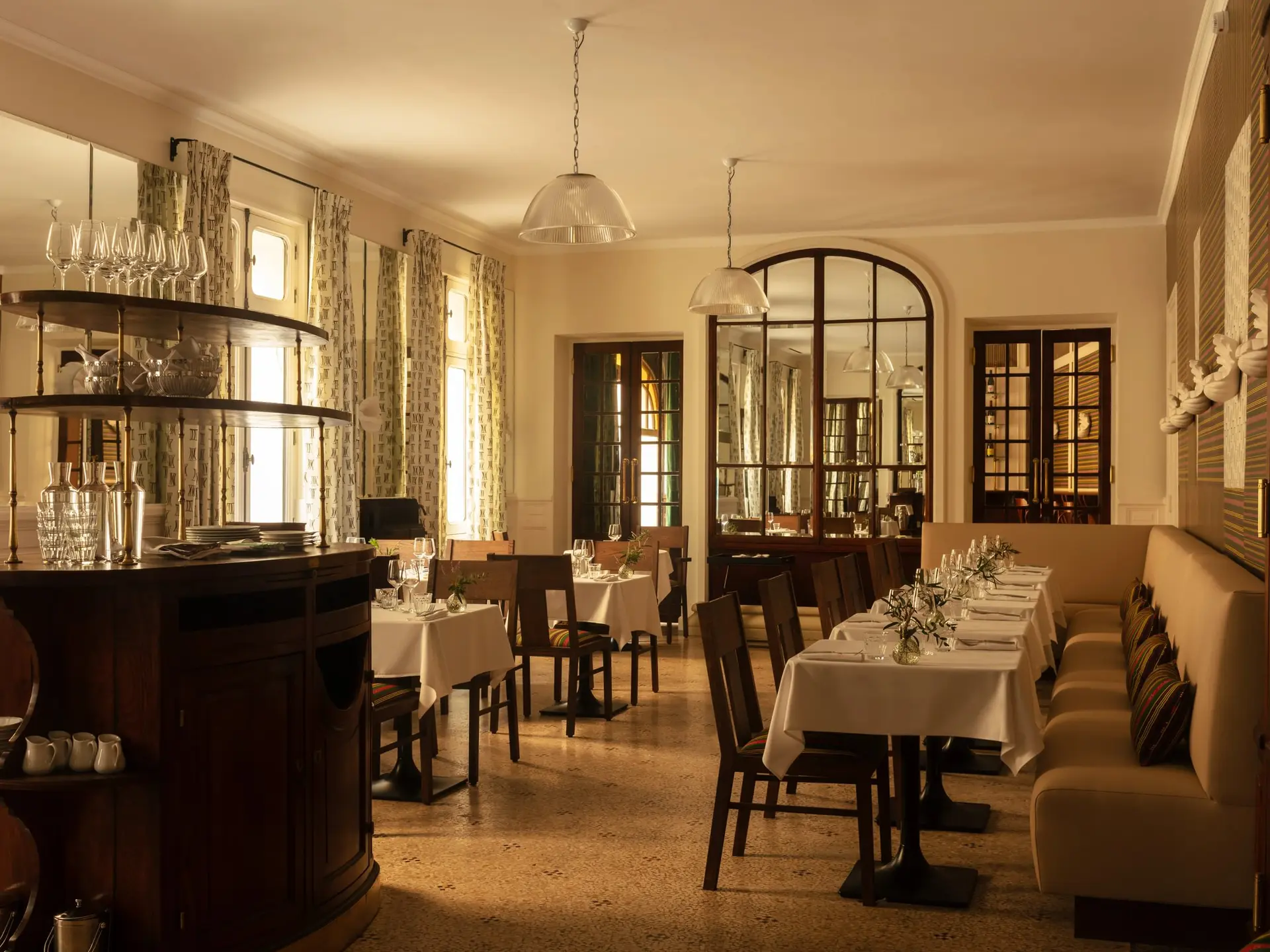 Salle du restaurant du Grand Hôtel Nord-Pinus