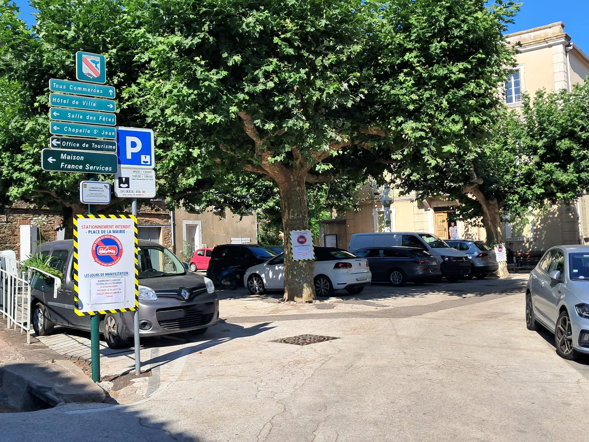 Parking Place de la Mairie_La Garde-Freinet
