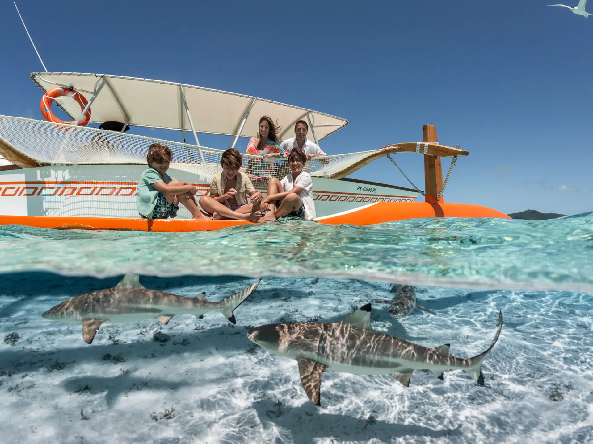 La Plage Bora Bora - Excursion à bord d’une pirogue traditionnelle avec un déjeuner sur le Motu
