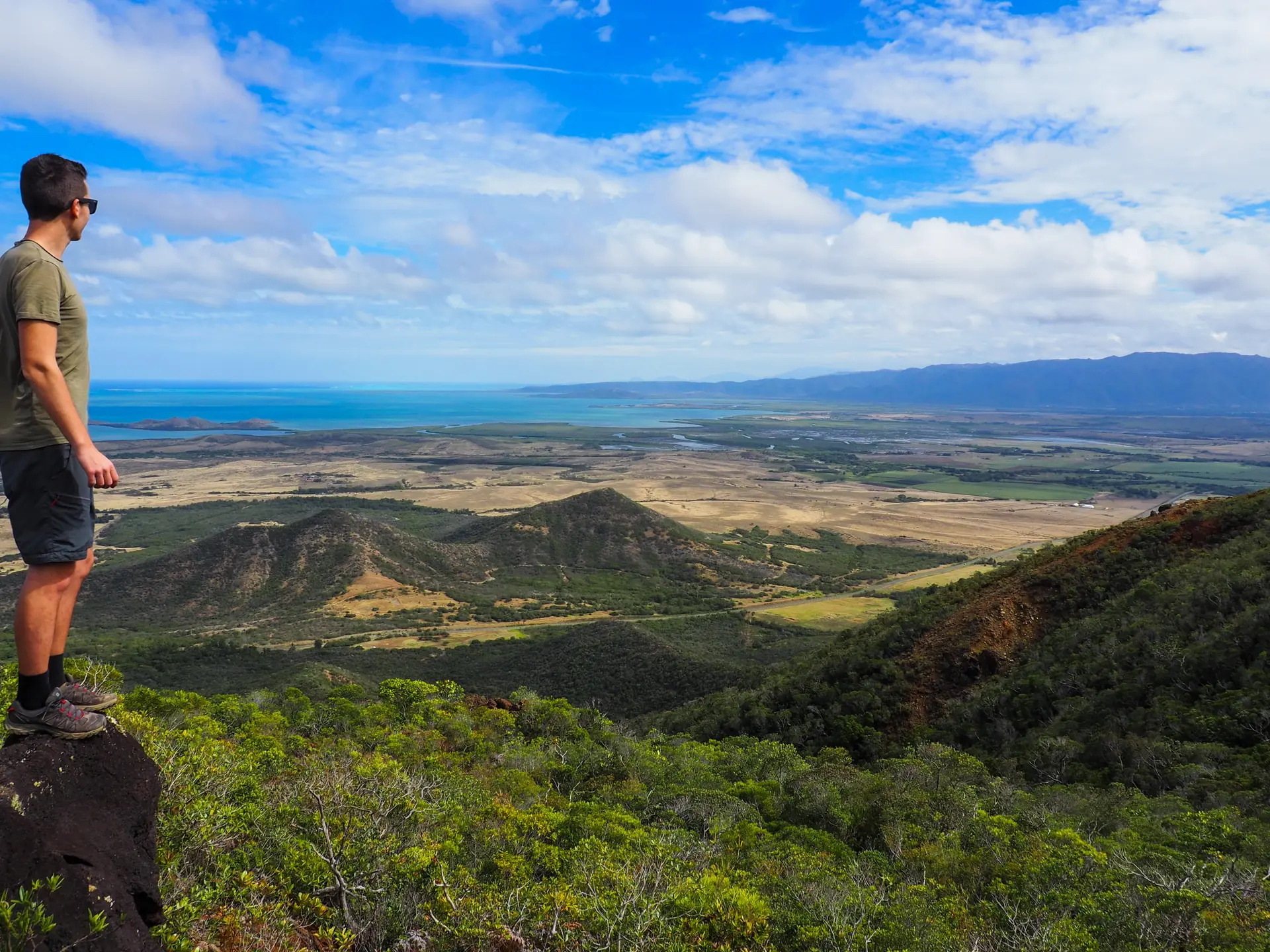 plateau de Tia, Pouembout, Espace de l'Ouest, Wake up & Travel