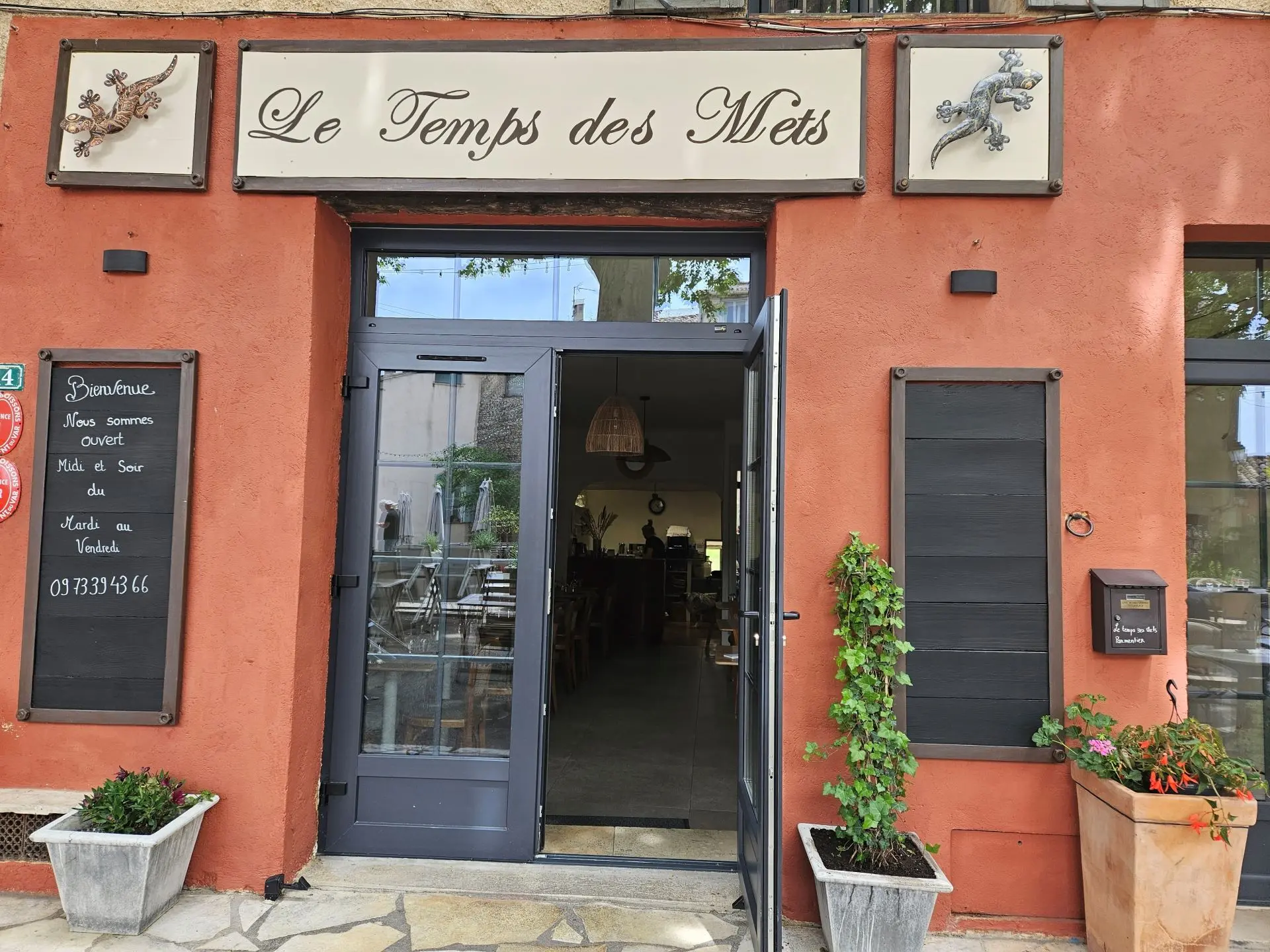 Restaurant front door