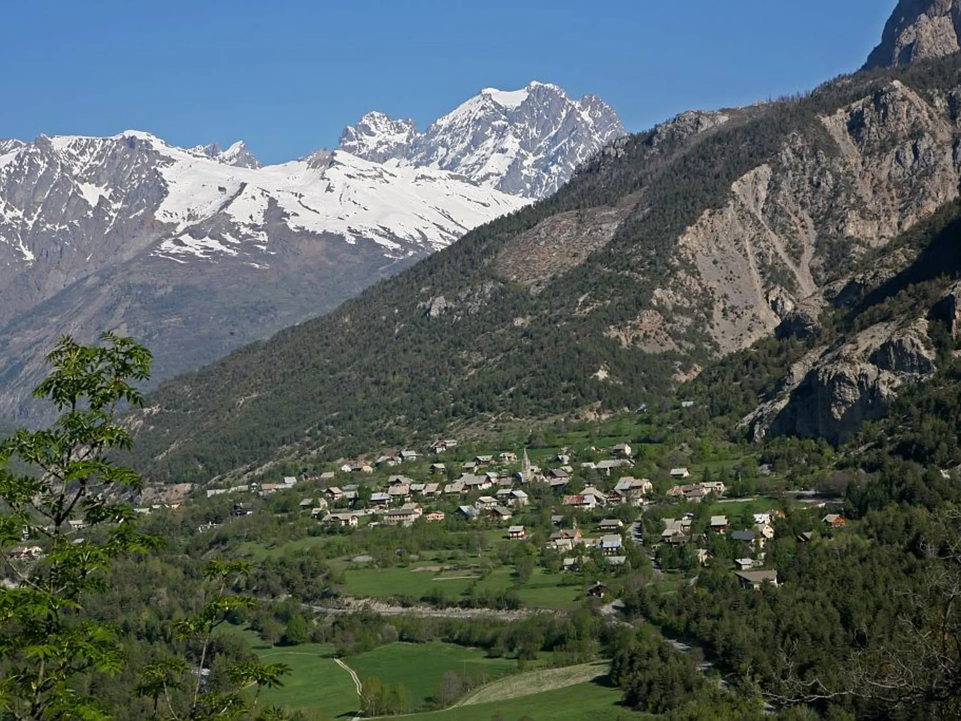 Village des Vigneaux et plaine de la Vallouise