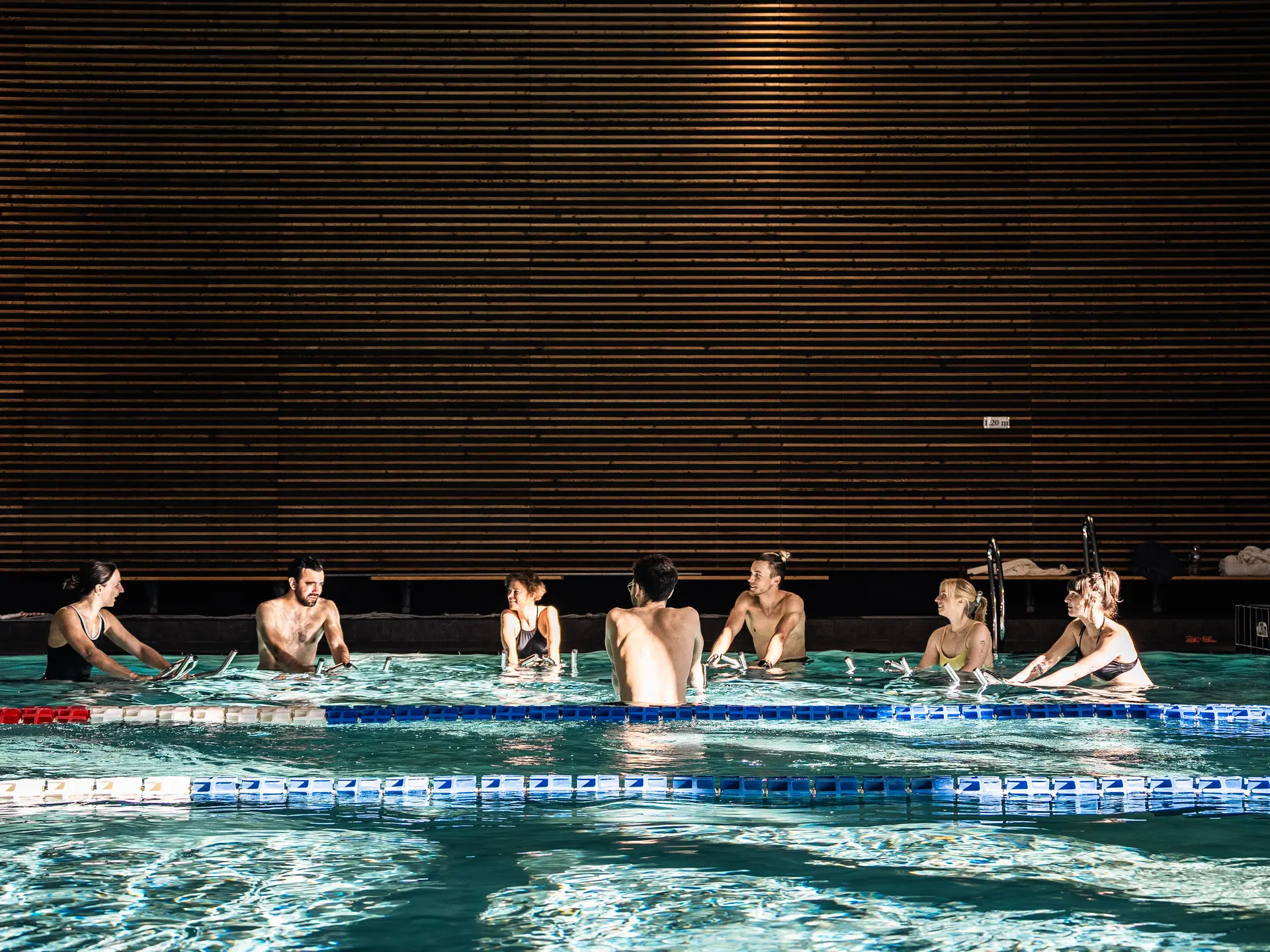 Cours d'aquatrampo au Centre Aquasportif de Val d'Isère