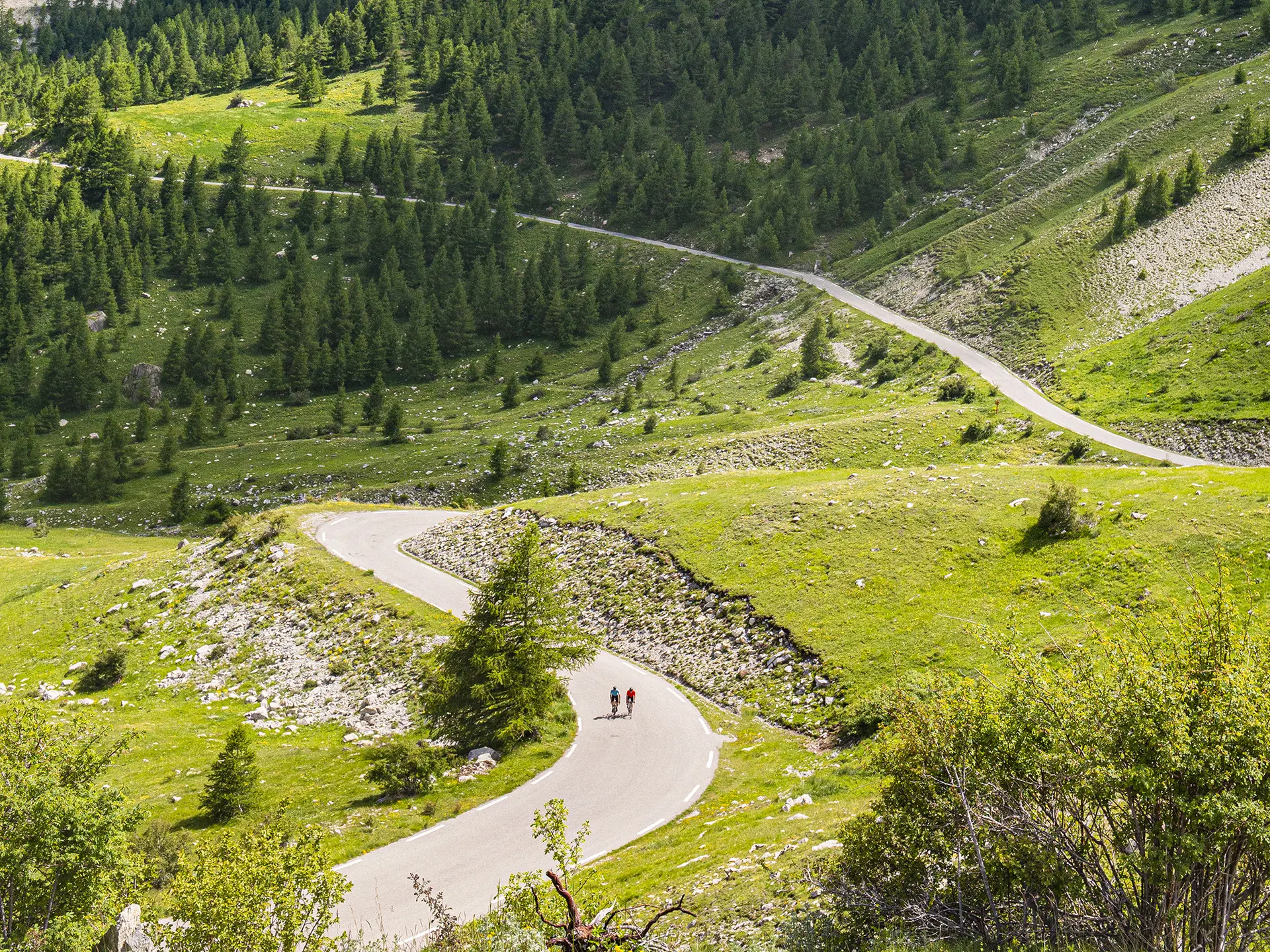 Cyclistes sur le col de la Cayolle