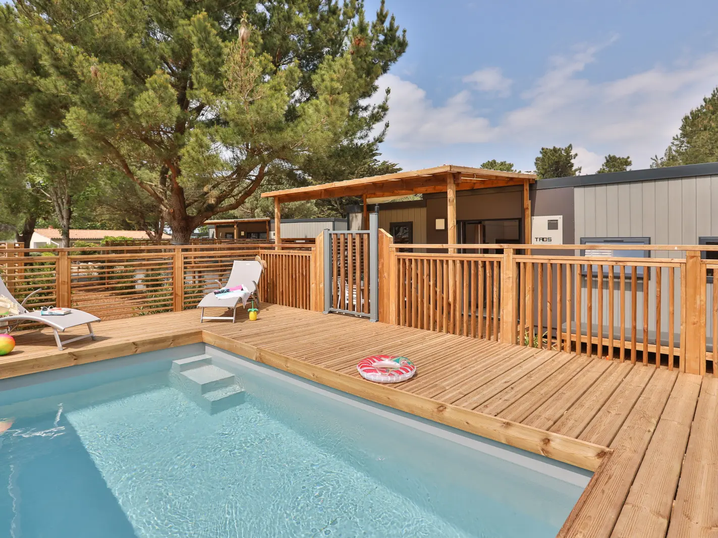 Mobilheim Prestige mit privatem Pool