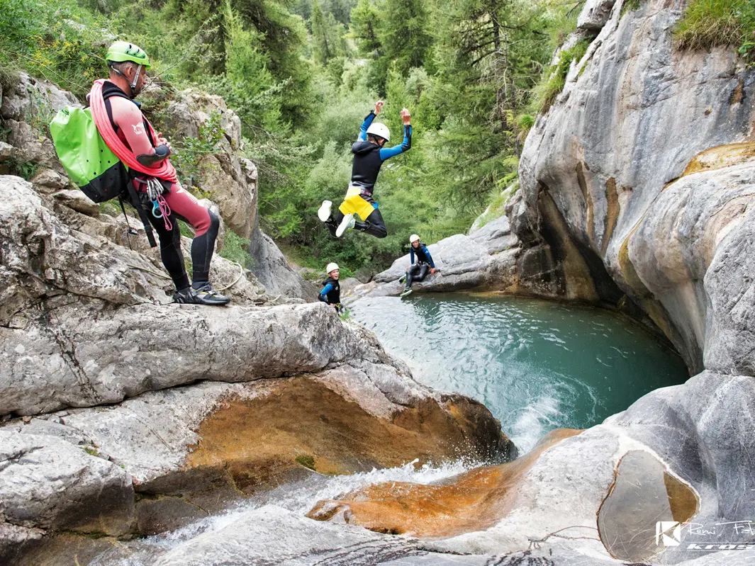 Canyoning à Ancelle avec le Bureau des guides du Champsaur Valgaudemar