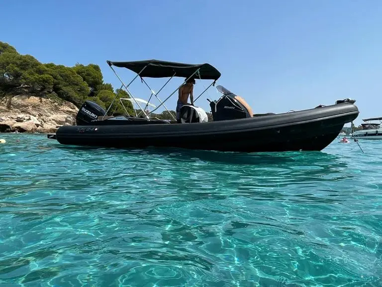 Excursion à la journée avec skipper en Méditerranée Porte des Maures