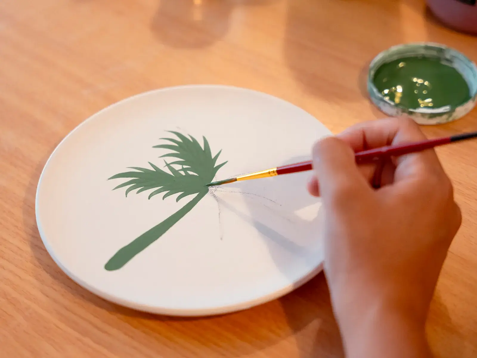 Avec Wecandoo : initiez-vous à la poterie et à la décoration sur faïence_Cannes