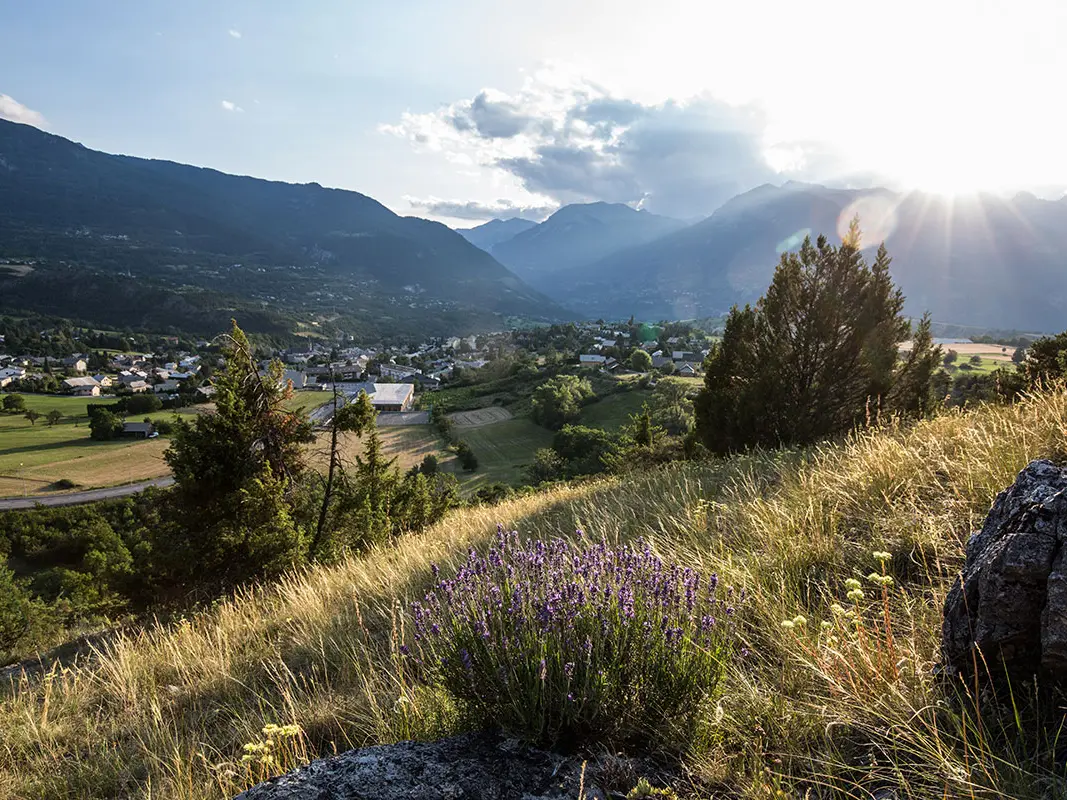 Vue sur Guillestre depuis le Pain de Sucre
