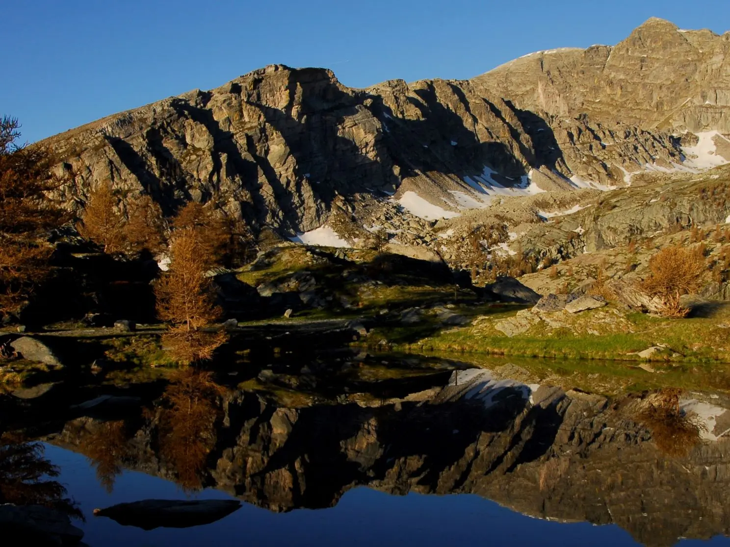 Mont Bégo en arrière plan