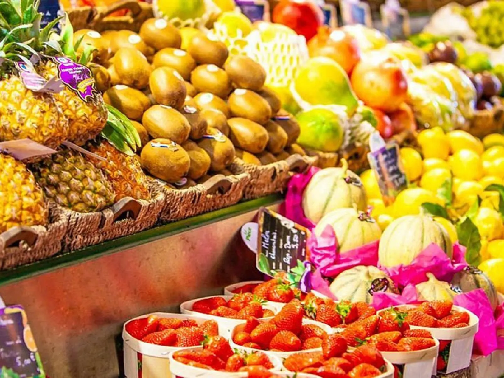 Etales de fruits & légumes sur le marché du Borrigo