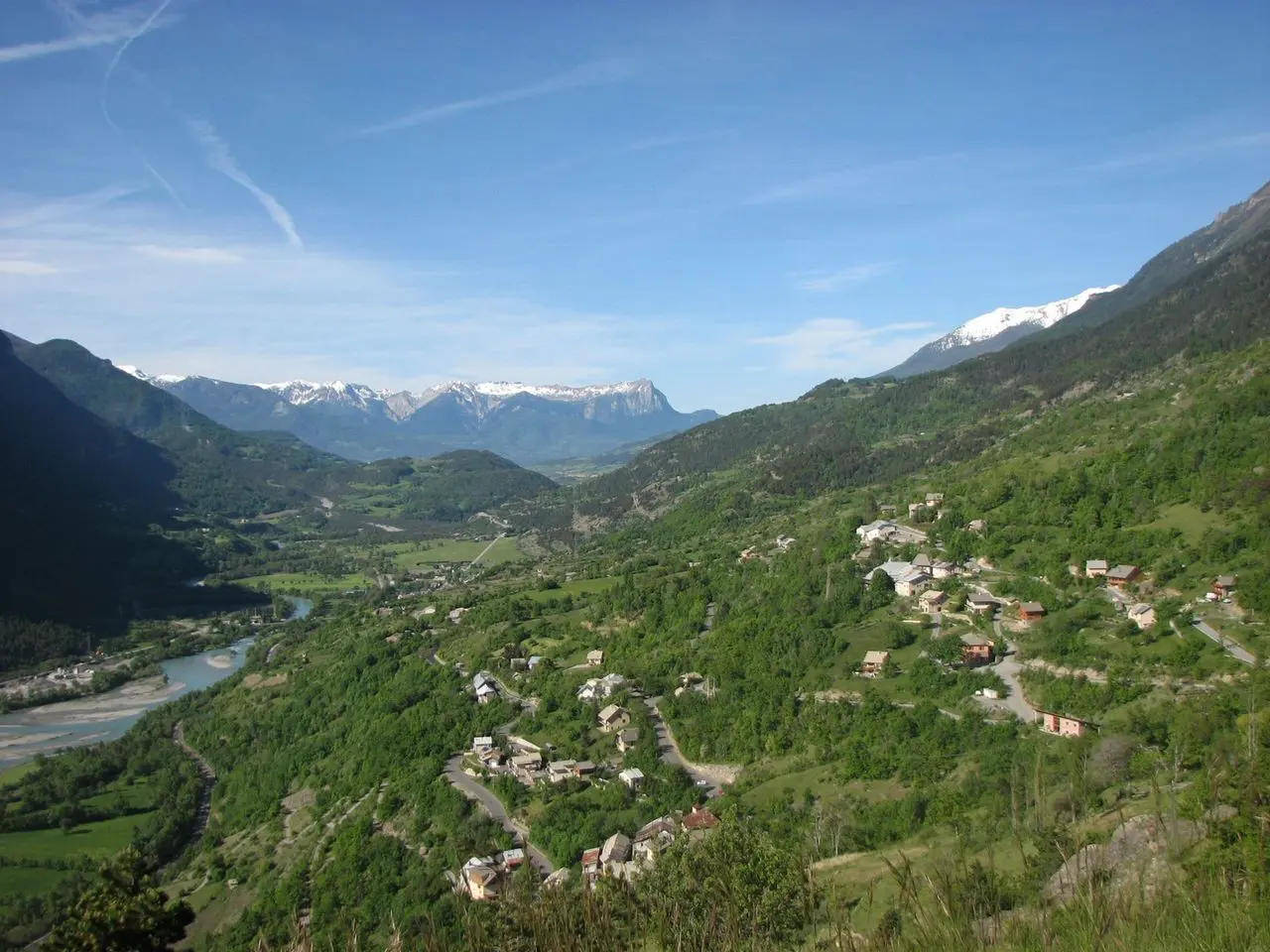 Vue sur les hameaux de Réotier