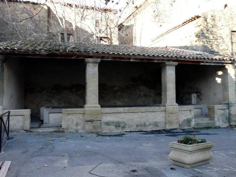 lavoir, luberon, soleil