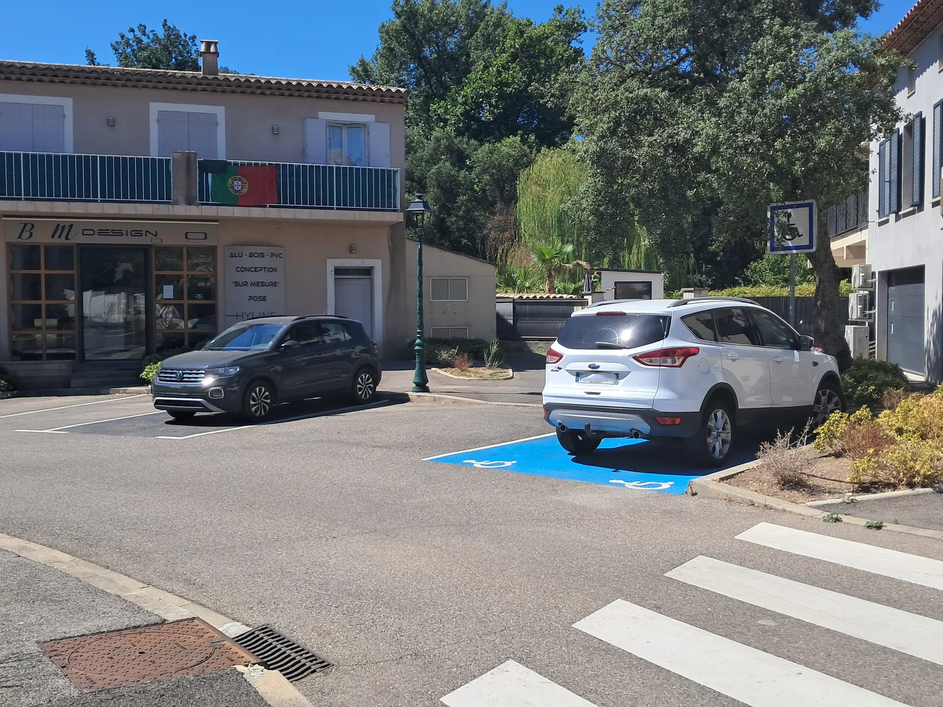 Parking rue du Vol de Nuit_La Mole