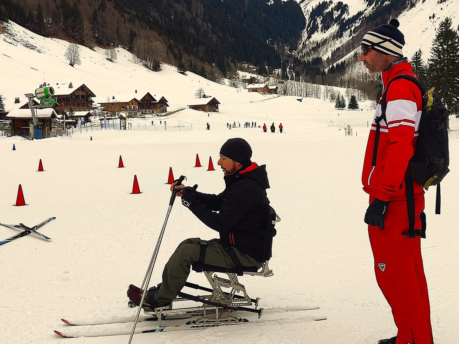 photo d'une personne pratiquant le handiski nordique
