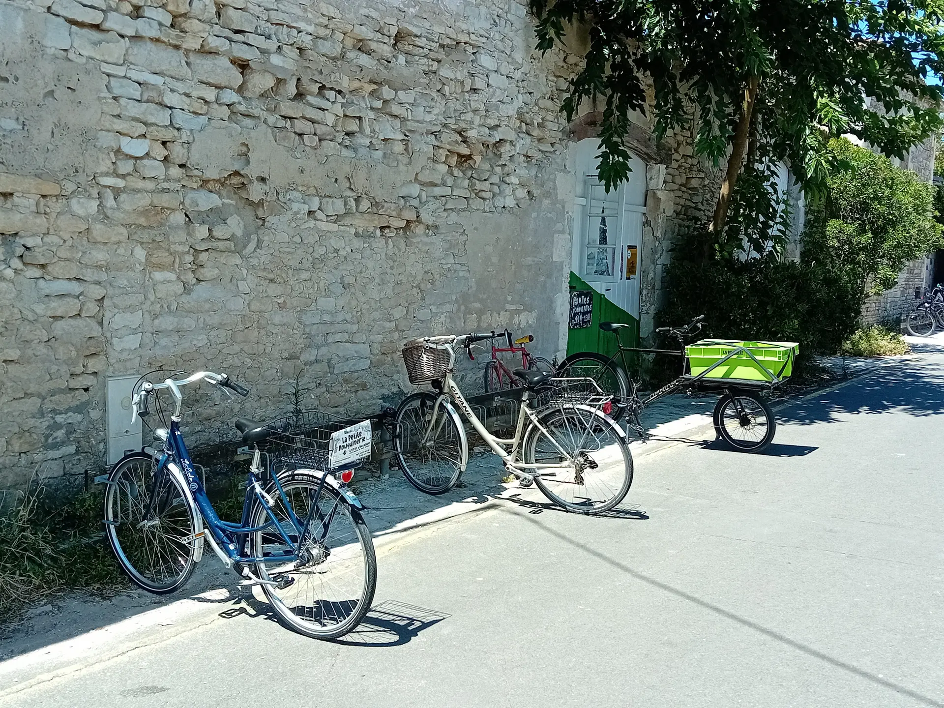 Aparcamiento para bicicletas - Detrás del mercado de verano