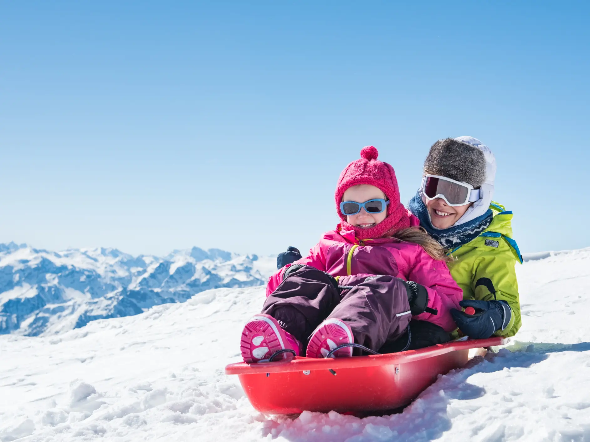 Enfants dans la luge