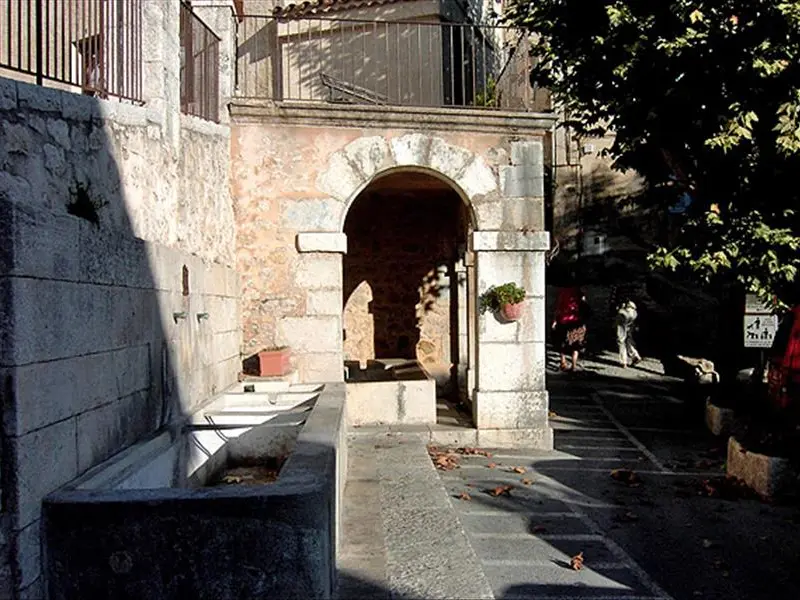 Fontaine - Fayence